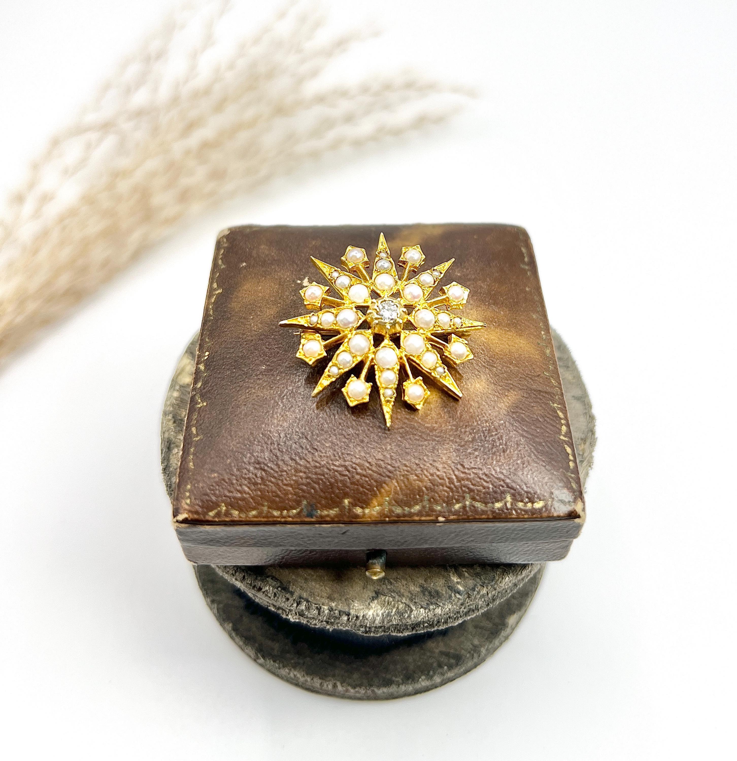Women's or Men's Vintage 9ct Gold Diamond & Seed Pearl Star Brooch/Pendant Hallmarked London 1965 For Sale