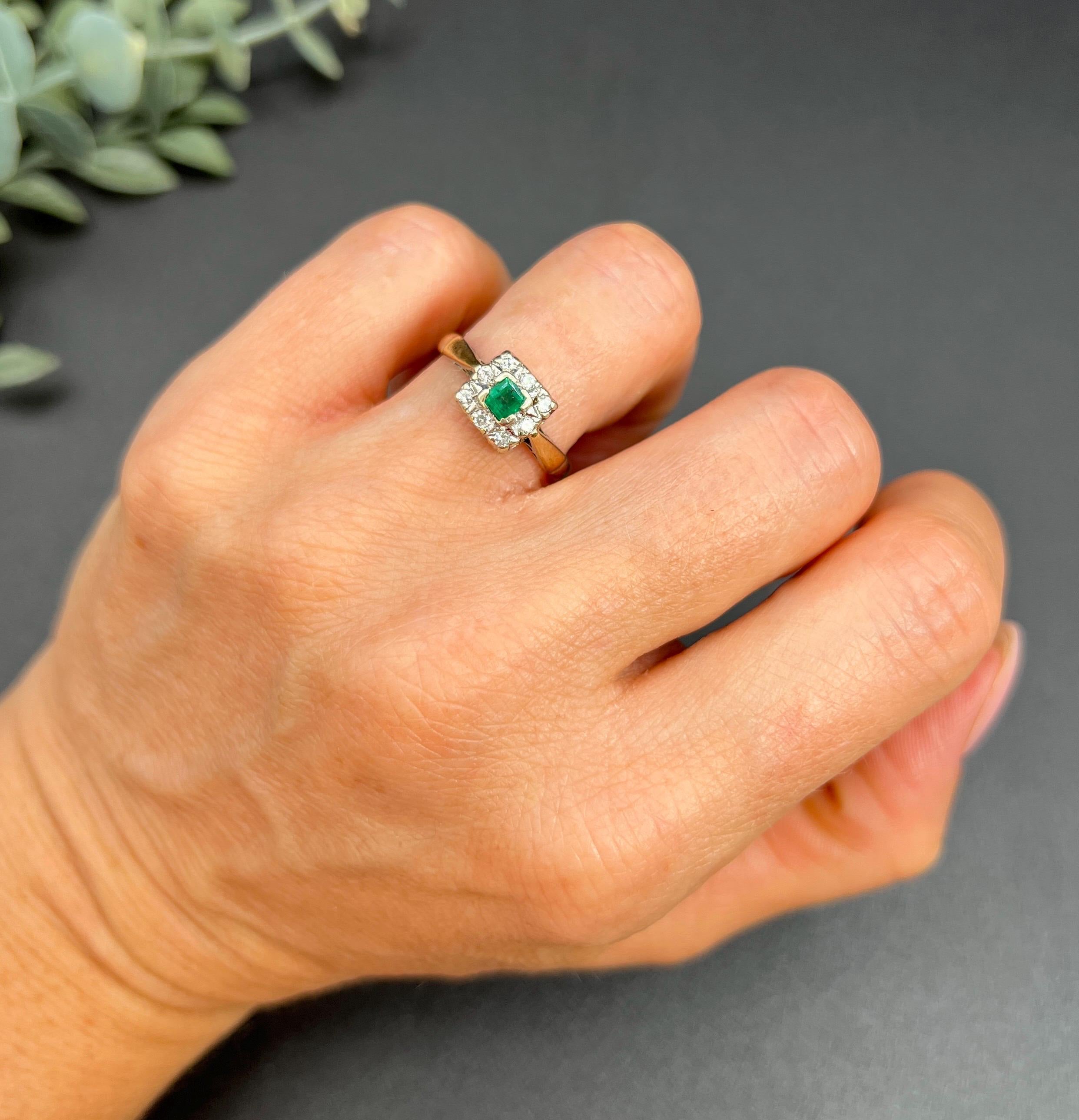 Bague vintage en or 9ct avec émeraude et diamant, poinçonnée Londres 1997 en vente 3