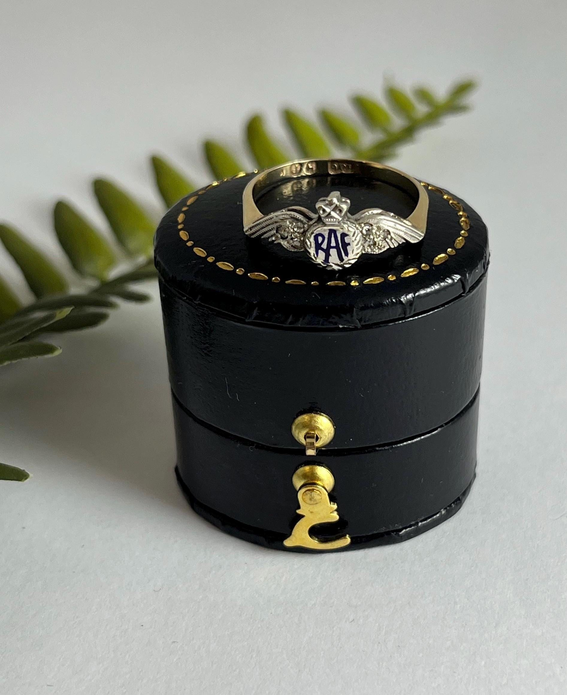 Vintage 9ct Gold, Emaille RAF und Diamant Ring, CIRCA 1940s im Angebot 6
