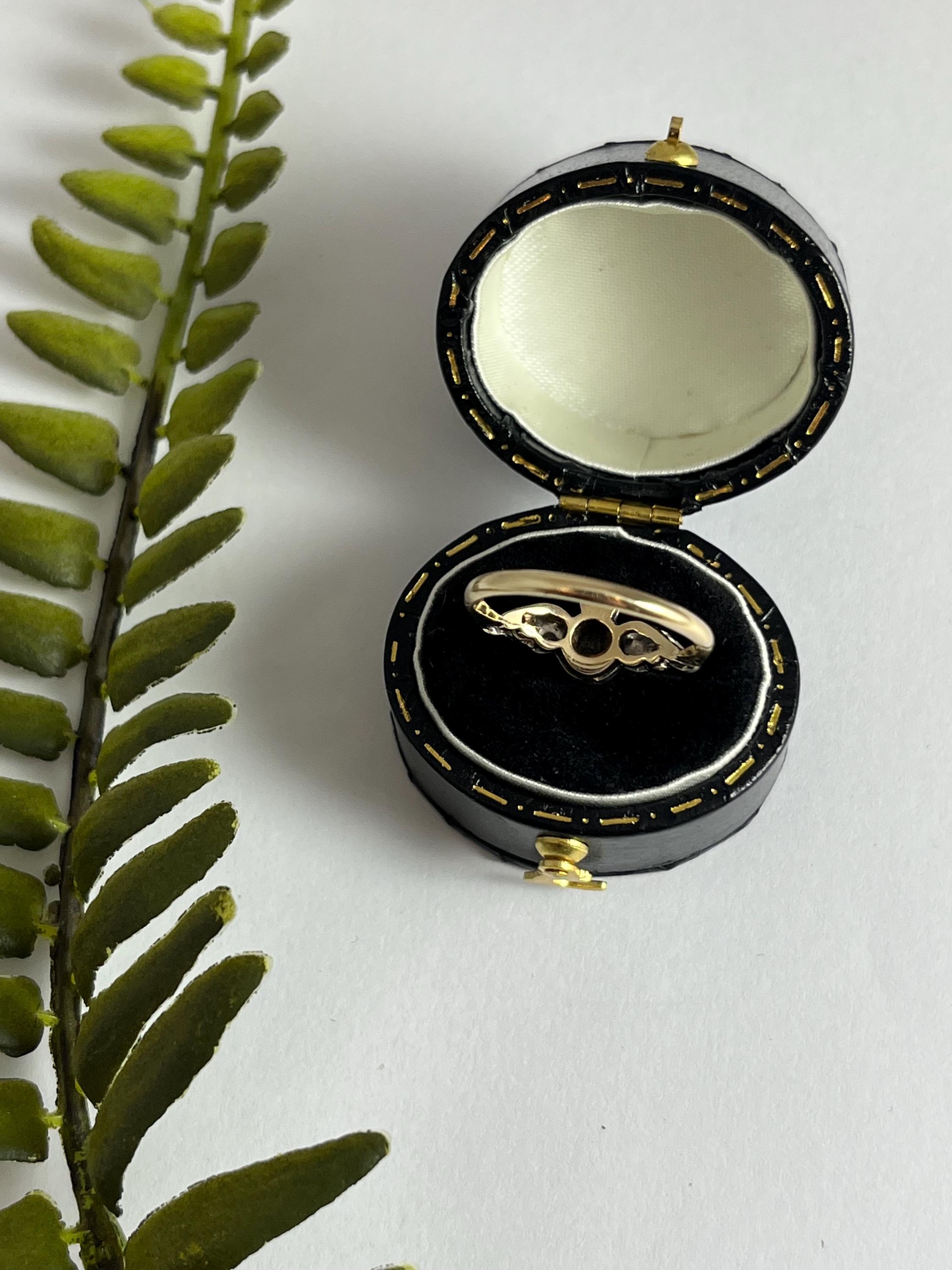 Vintage 9ct Gold, Emaille RAF und Diamant Ring, CIRCA 1940s für Damen oder Herren im Angebot