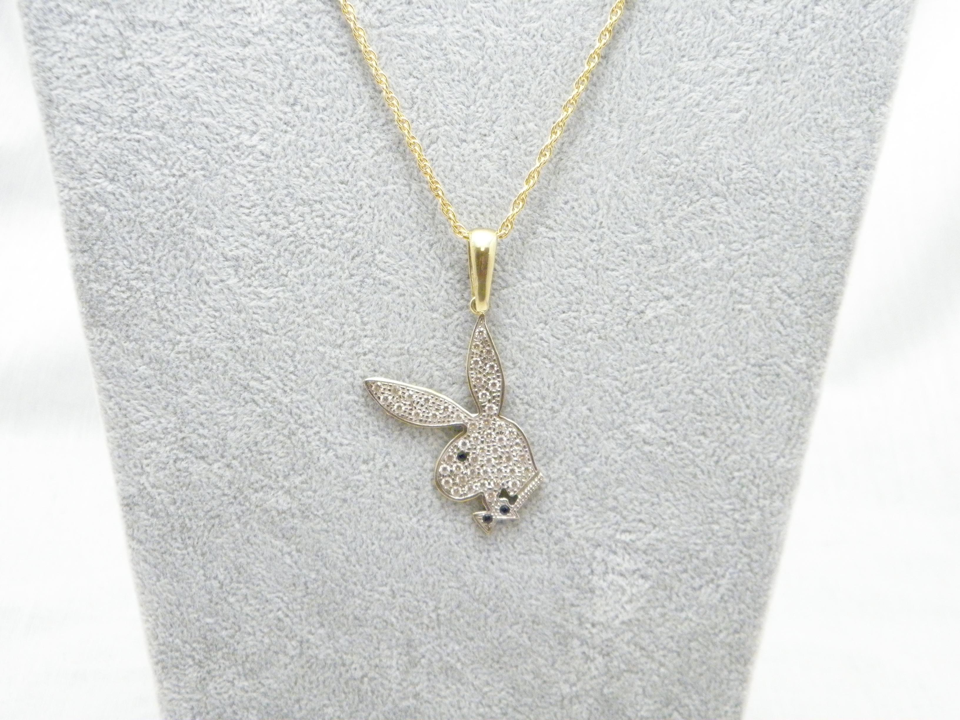 If you have landed on this page then you have an eye for beauty.

On offer is this gorgeous

9CT GOLD DETAILED HUGE GEM SET PLAYBOY BUNNY PENDANT NECKLACE

PENDANT DESCRIPTION
DETAILS
Material: Solid 9ct (375/000) yellow gold
Style: Classic Playboy