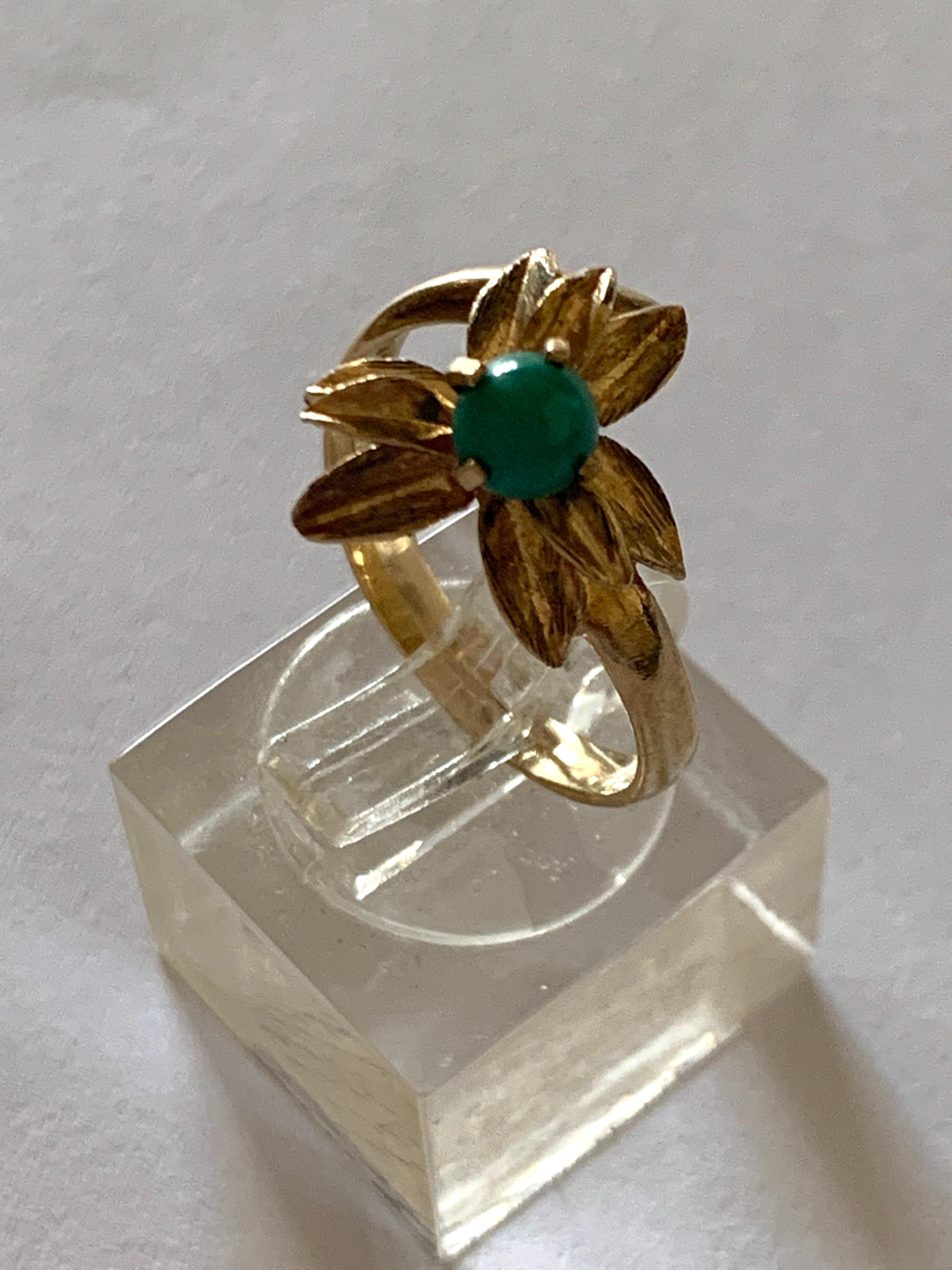 Cabochon Vintage 9ct Gold Flower Ring Dated 1944