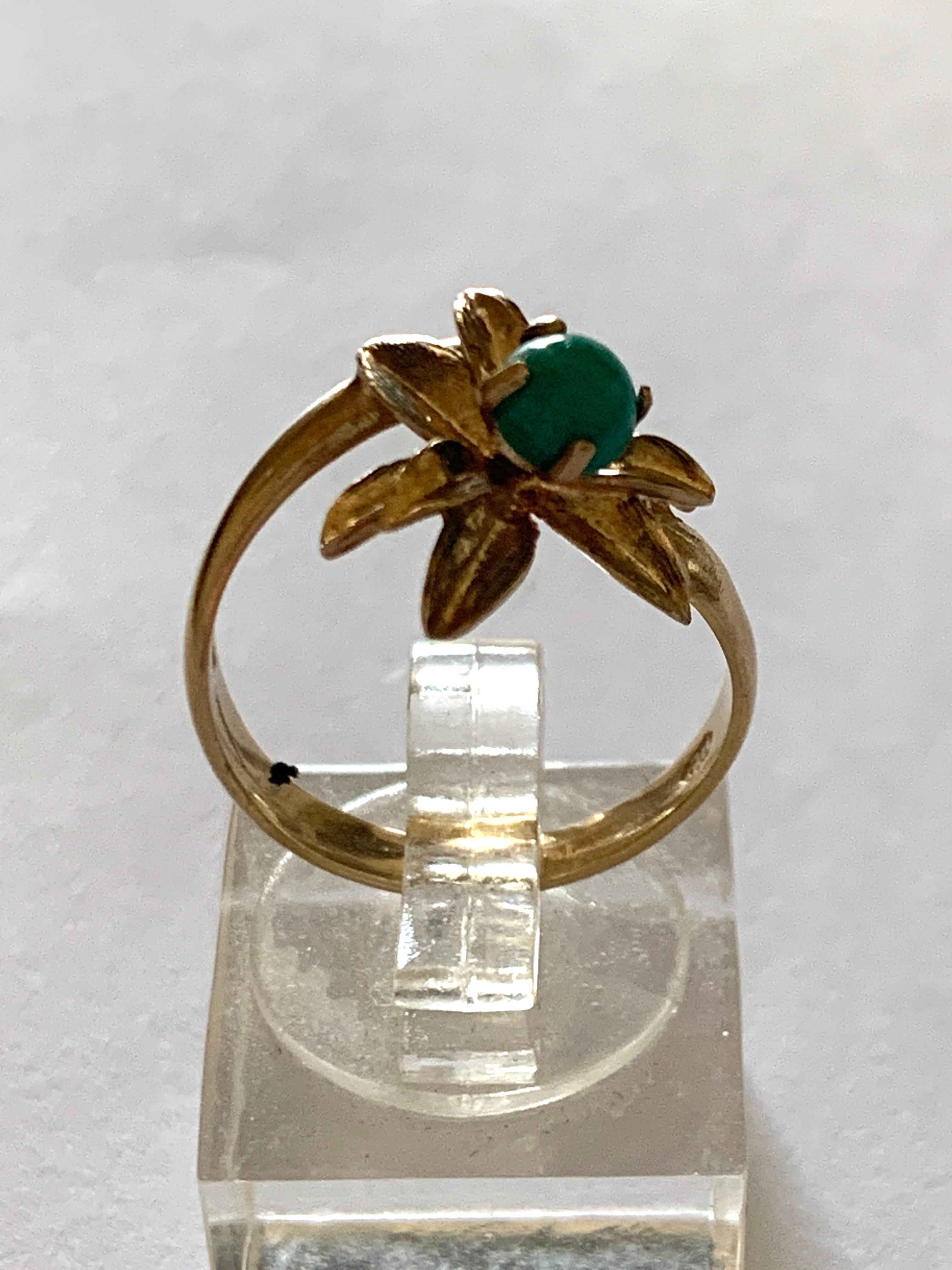 Vintage 9ct Gold Flower Ring Dated 1944 In Good Condition In London, GB