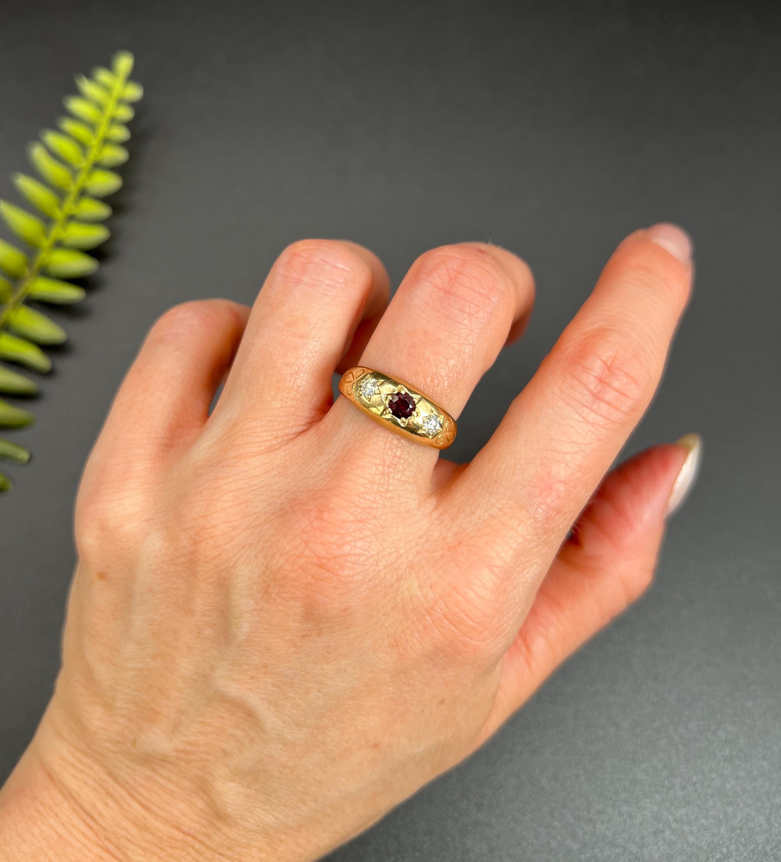 Round Cut Vintage 9ct Gold Garnet & Diamond Three Stone Ring, Hallmarked Birmingham 1978 For Sale