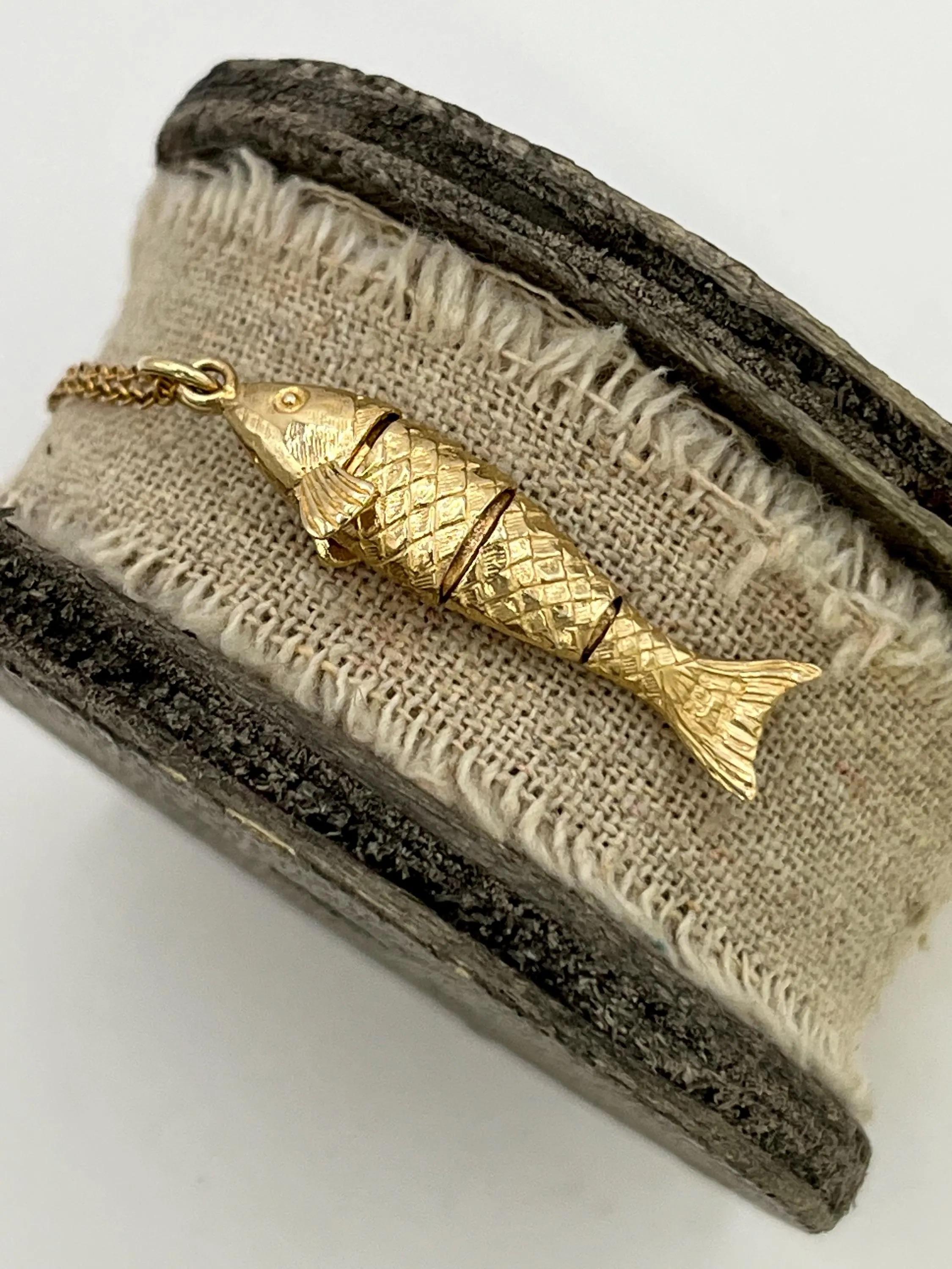 Women's or Men's Vintage 9ct Gold, Hallmarked London 1972, Articulated Lucky Fish Pendant Charm For Sale