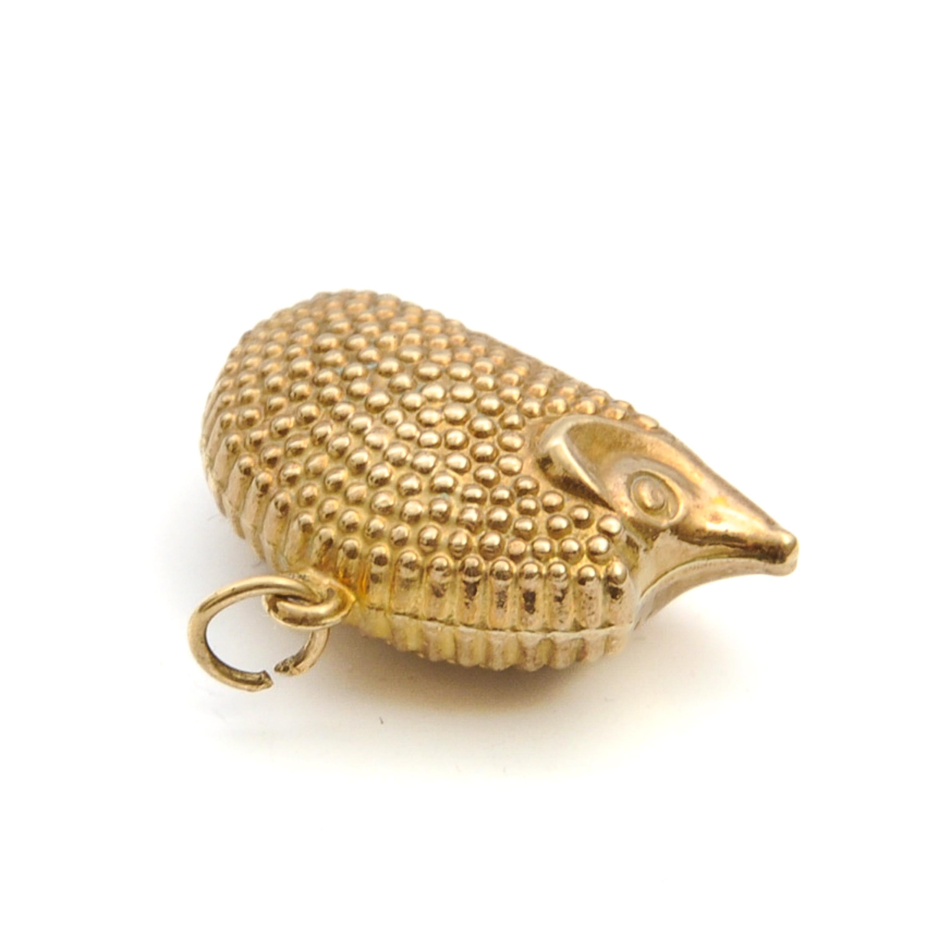 Vintage 9ct Gold Hedgehog Charm Pendant For Sale 2