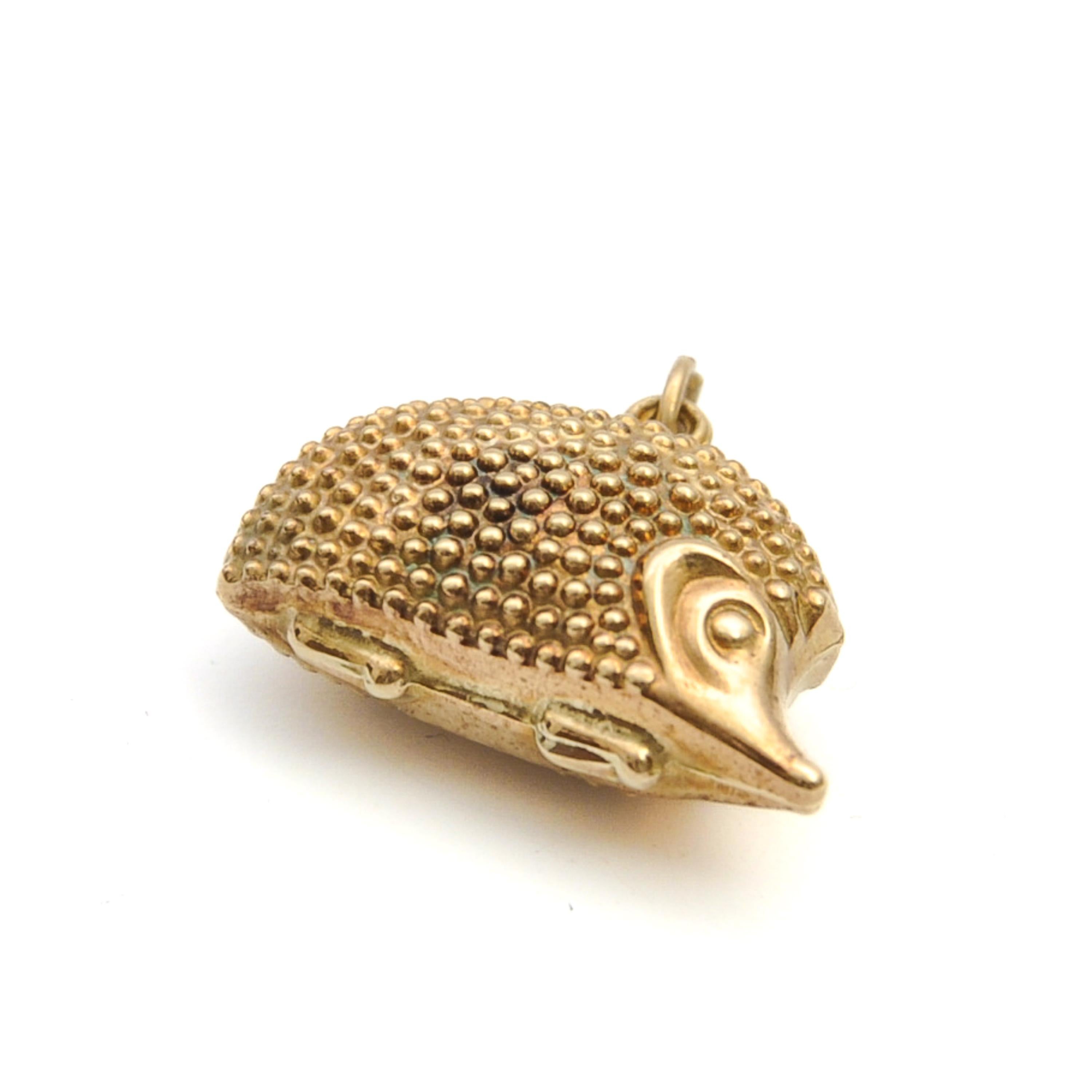 Vintage 9ct Gold Hedgehog Charm Pendant For Sale 3