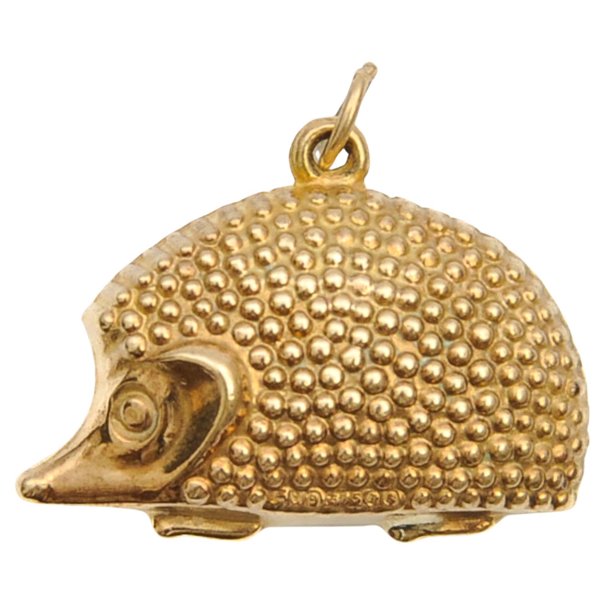 Vintage 9ct Gold Hedgehog Charm Pendant For Sale