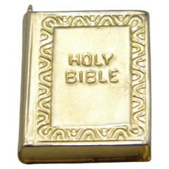 Pendentif breloque Holy Bible vintage en or 9 carats avec breloque en forme de papillon, pureté large WHC, c1962 375