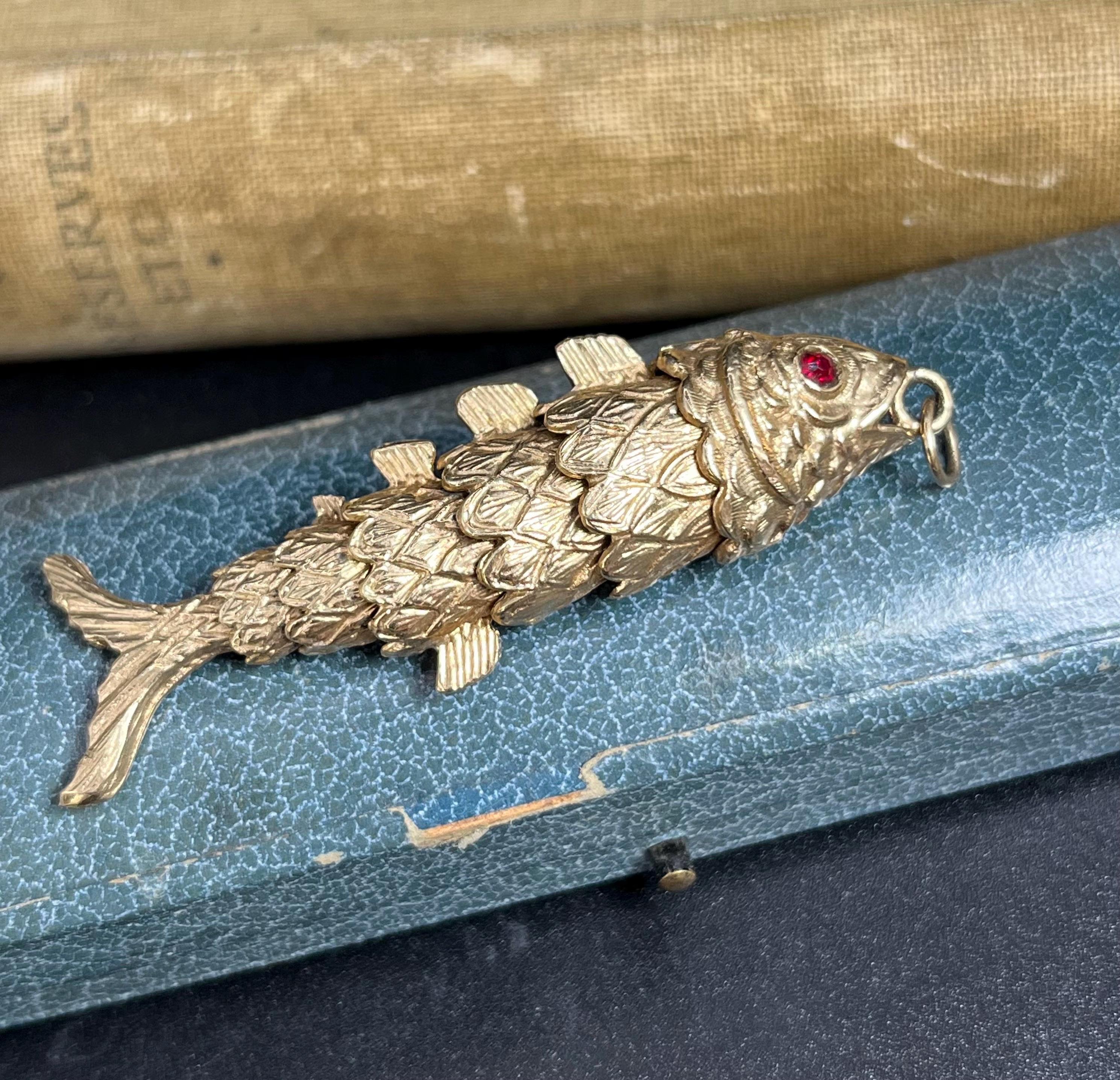 da uomo o donna Ciondolo grande e snodato in oro 9ct con pesce portafortuna in vendita
