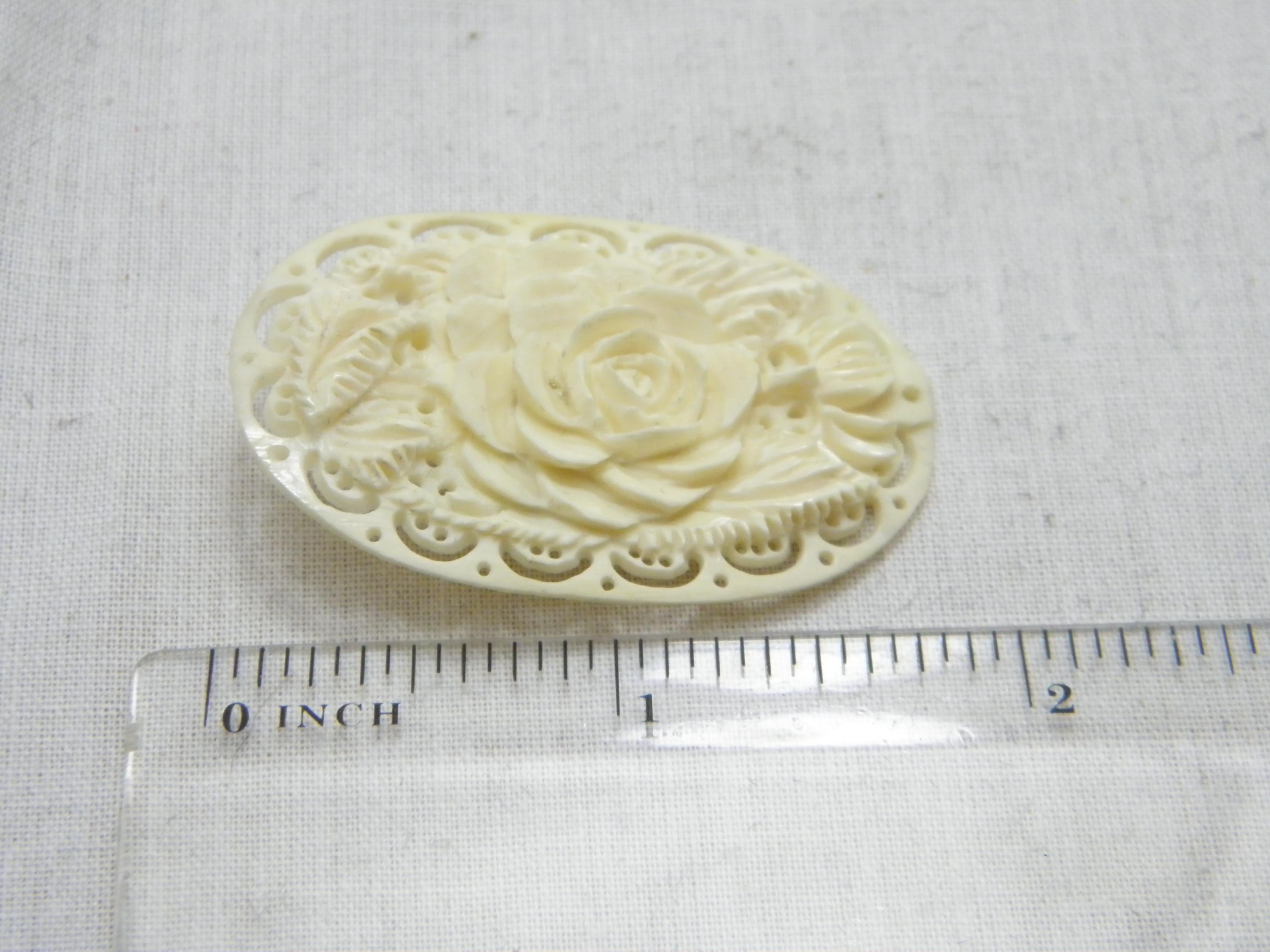 Vintage 9ct Gold Large Carved Bone Rose Brooch Pin c1970s 375 Purity Handmade For Sale 5