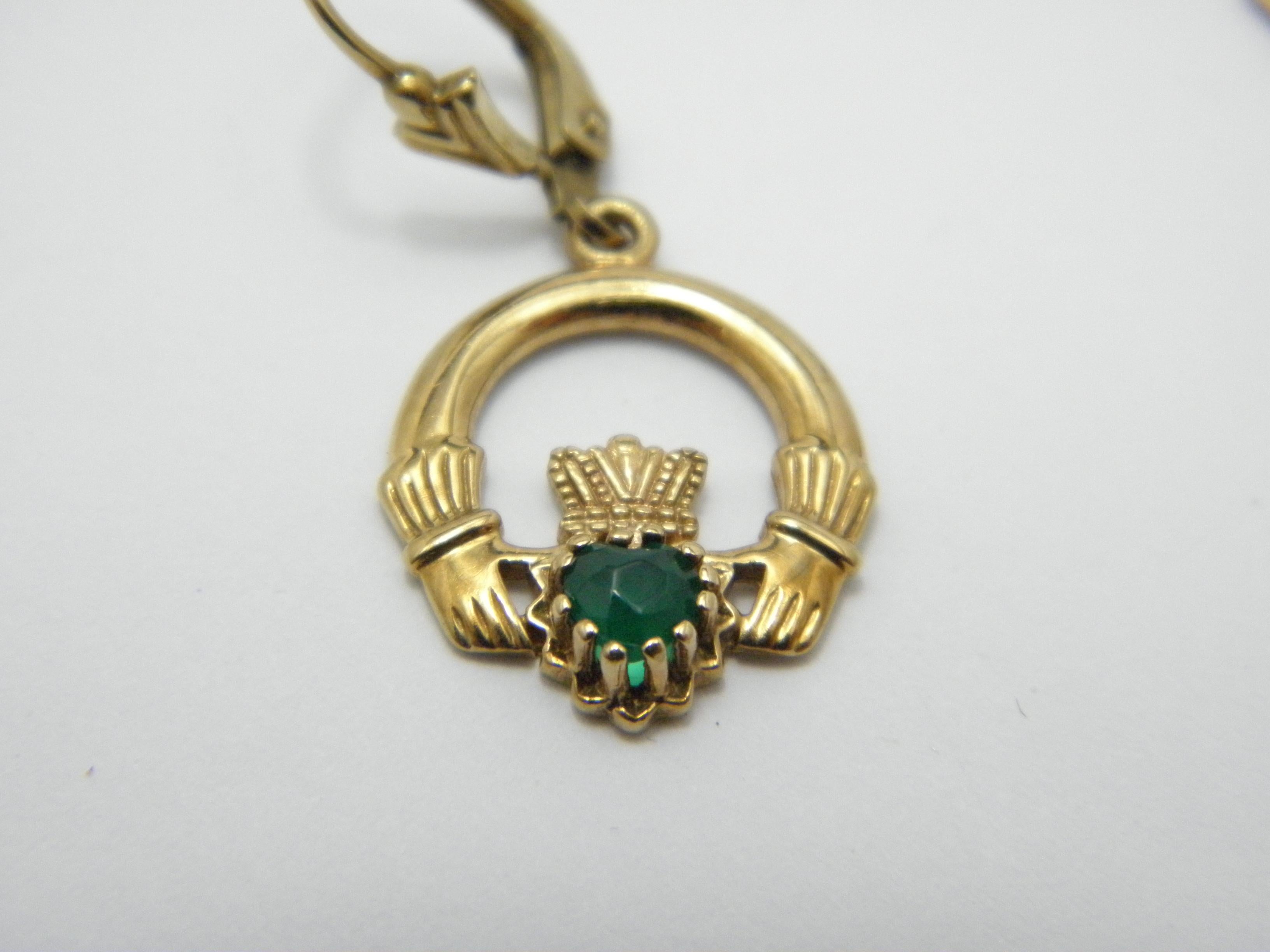Vintage 9ct Gold Large Emerald Claddagh Drop Dangle Earrings 375 Purity VGC In Good Condition For Sale In Camelford, GB