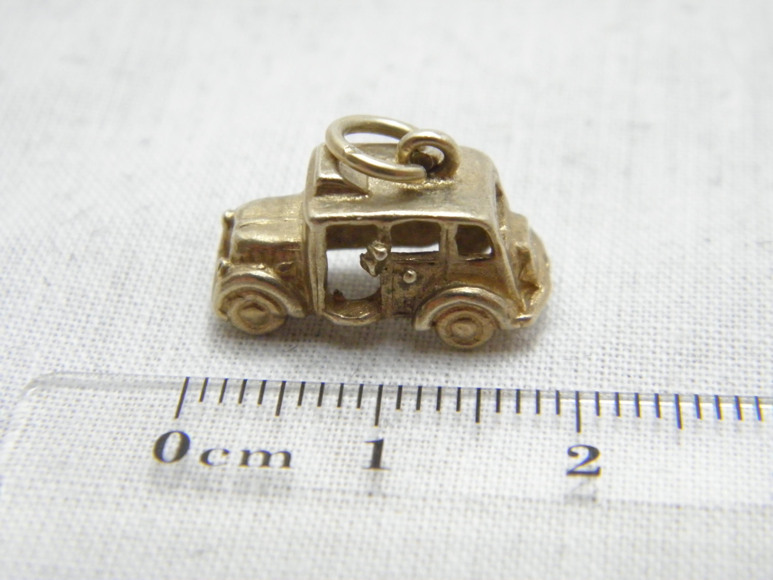 Vintage 9ct Gold London Taxi Pendant Charm Fob c1970 375 Purity Heavy 3.1g For Sale 4
