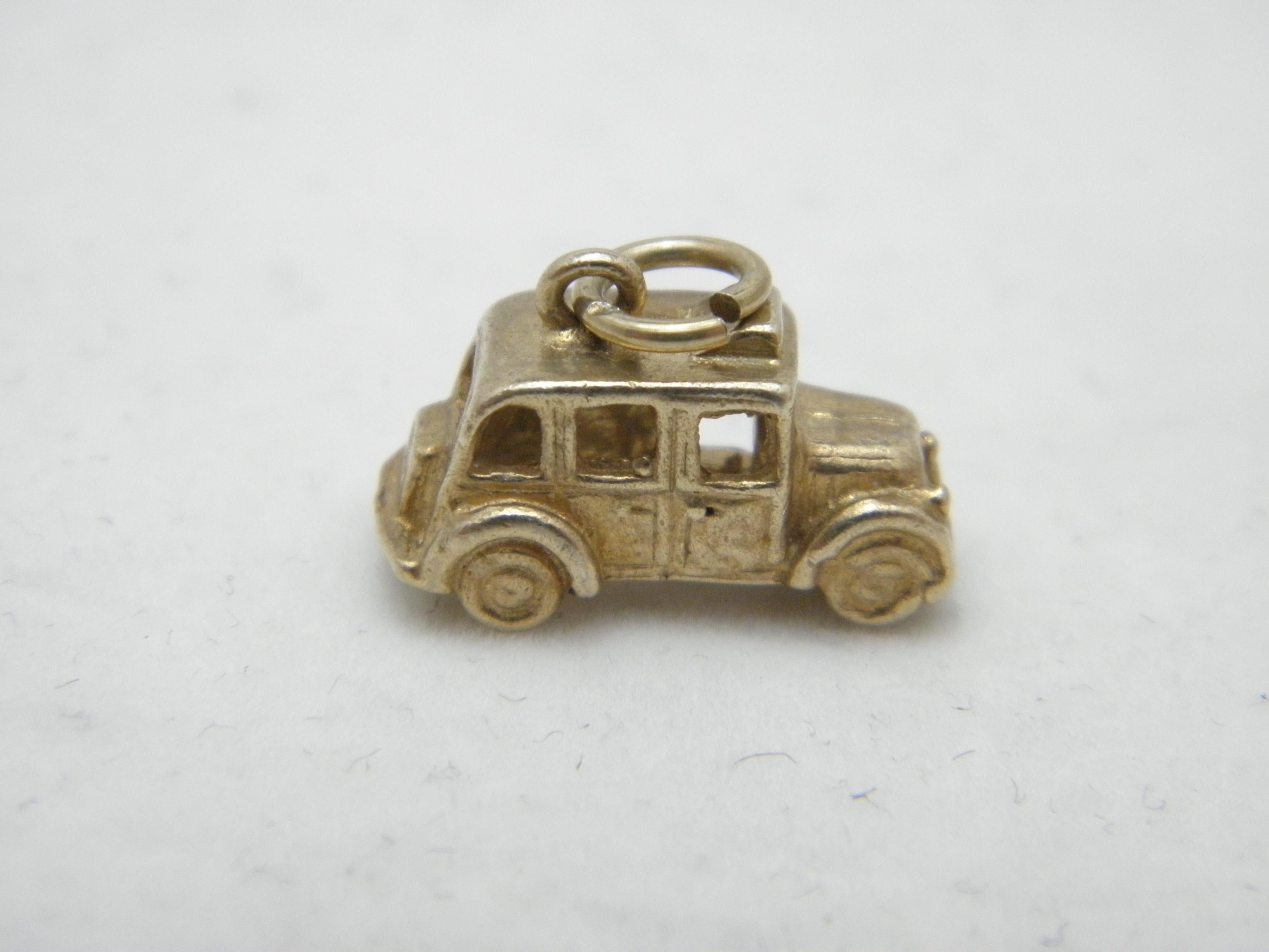 If you have landed on this page then you have an eye for beauty.

On offer is this gorgeous

9CT VINTAGE GOLD LARGE LONDON HACVKNEY TAXI CAB CHARM FOB / PENDANT

DETAILS
Material: 9ct (375/000) Solid Yellow Gold - thick and lovely detailed