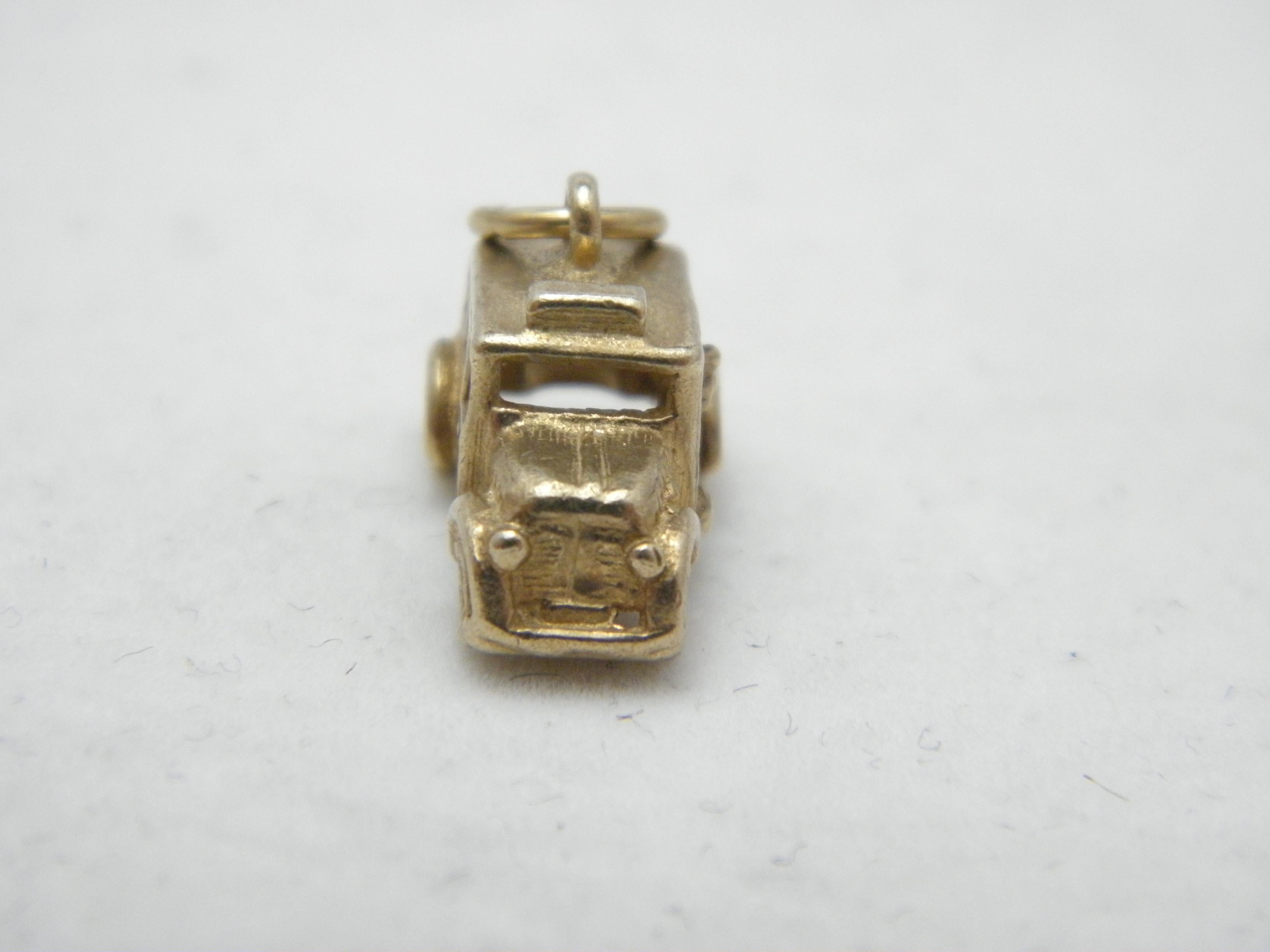Victorian Vintage 9ct Gold London Taxi Pendant Charm Fob c1970 375 Purity Heavy 3.1g For Sale