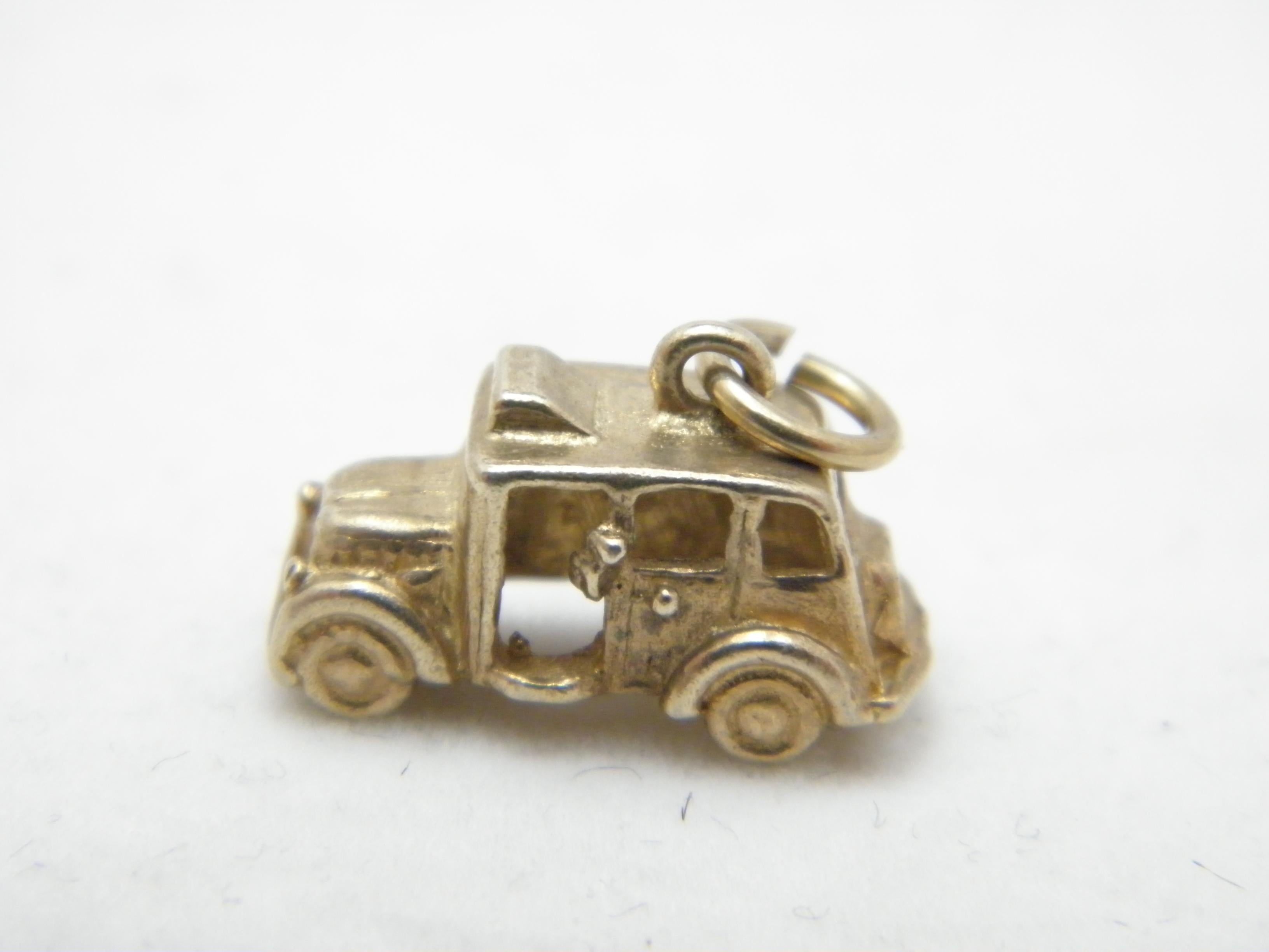 Vintage 9ct Gold London Taxi Pendant Charm Fob c1970 375 Purity Heavy 3.1g In Good Condition For Sale In Camelford, GB