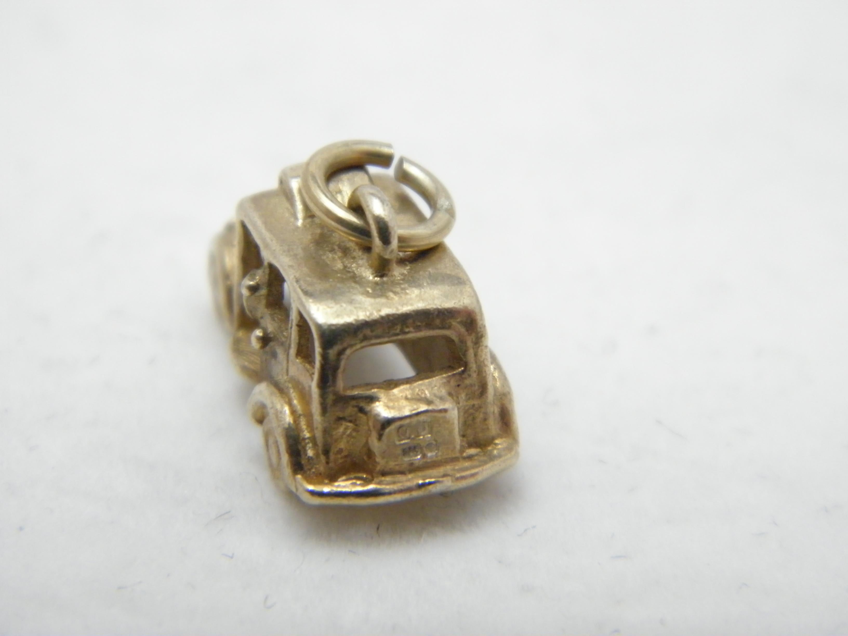Women's or Men's Vintage 9ct Gold London Taxi Pendant Charm Fob c1970 375 Purity Heavy 3.1g For Sale