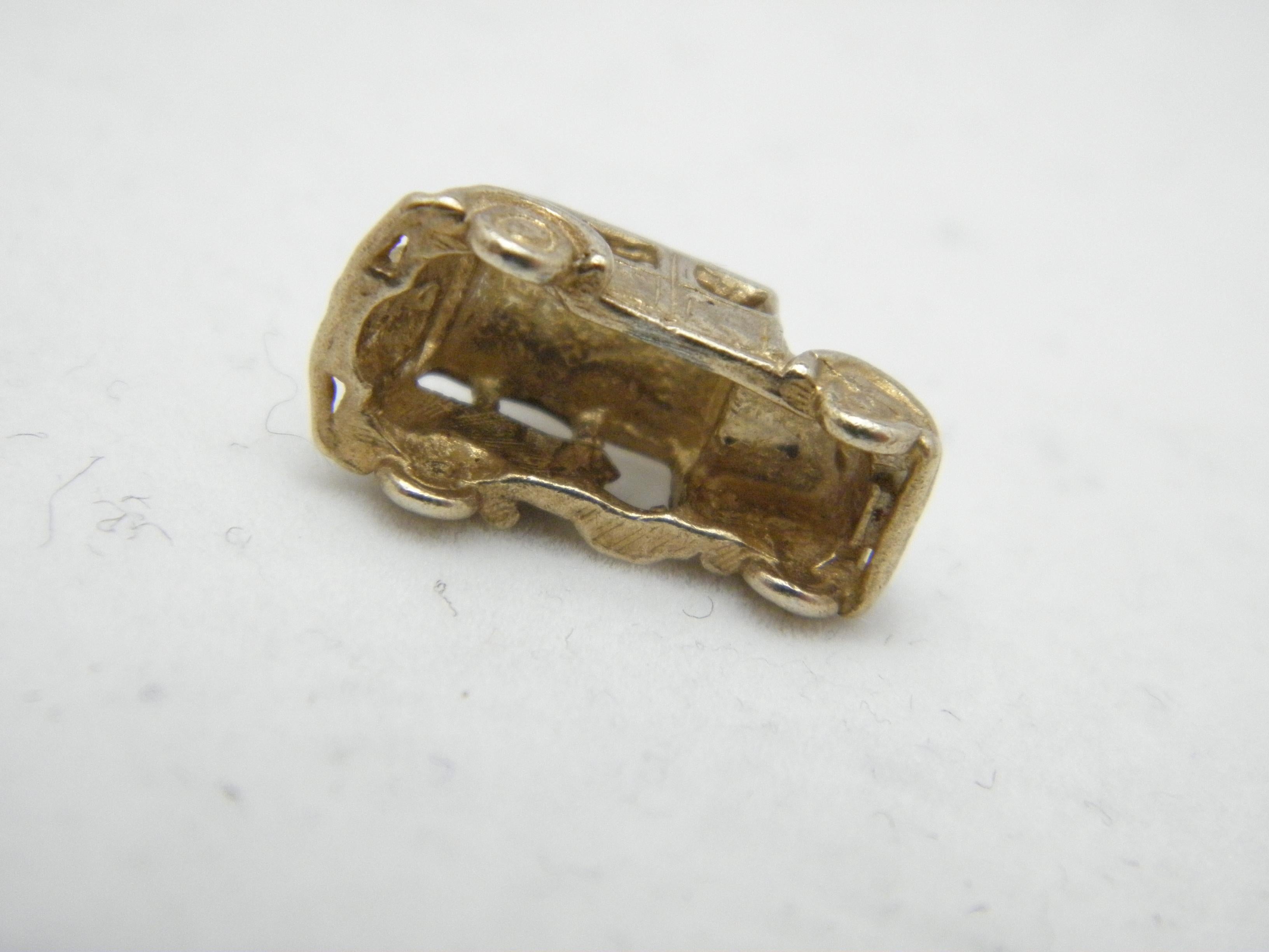 Vintage 9ct Gold London Taxi Pendant Charm Fob c1970 375 Purity Heavy 3.1g For Sale 2