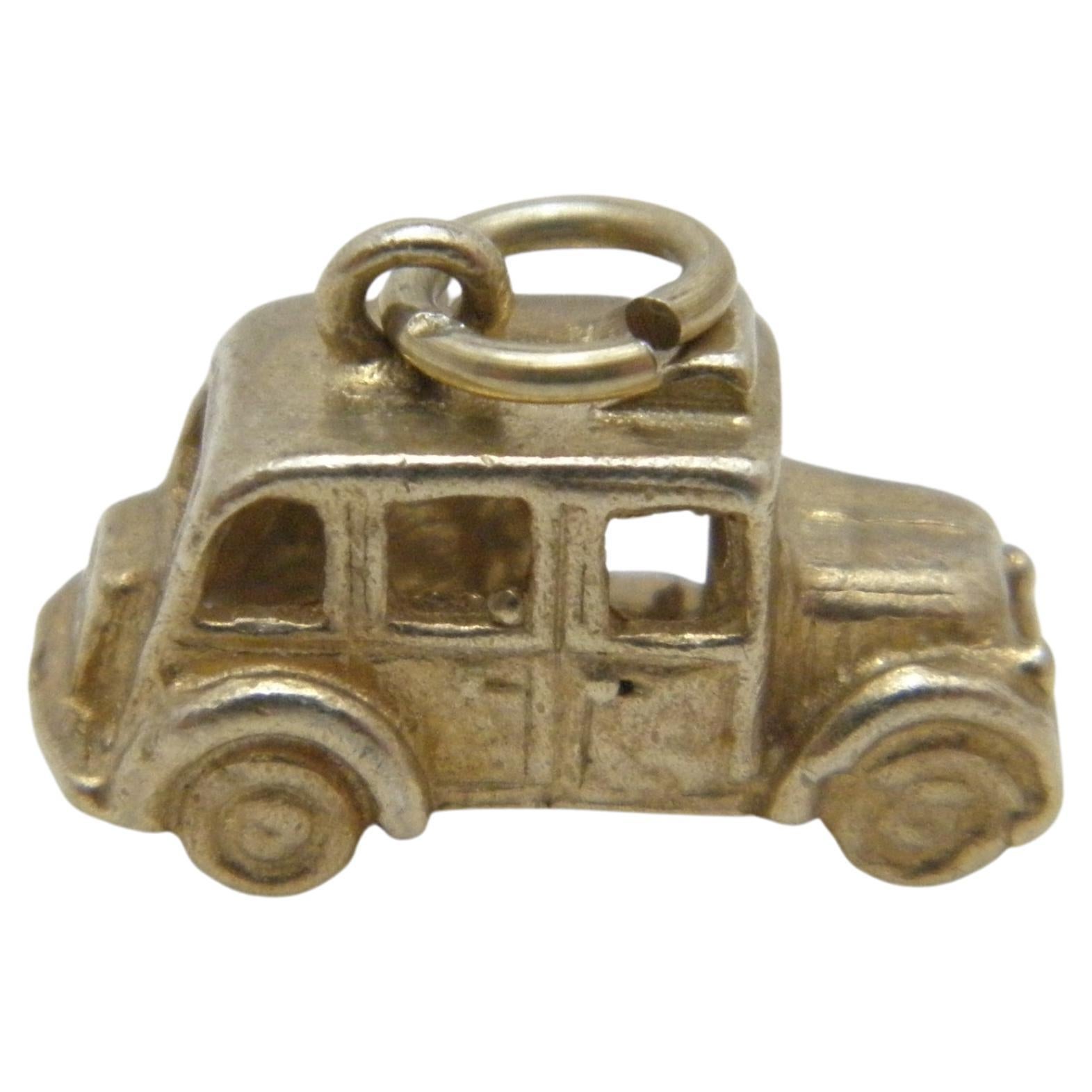 Vintage 9ct Gold London Taxi Pendant Charm Fob c1970 375 Purity Heavy 3.1g For Sale