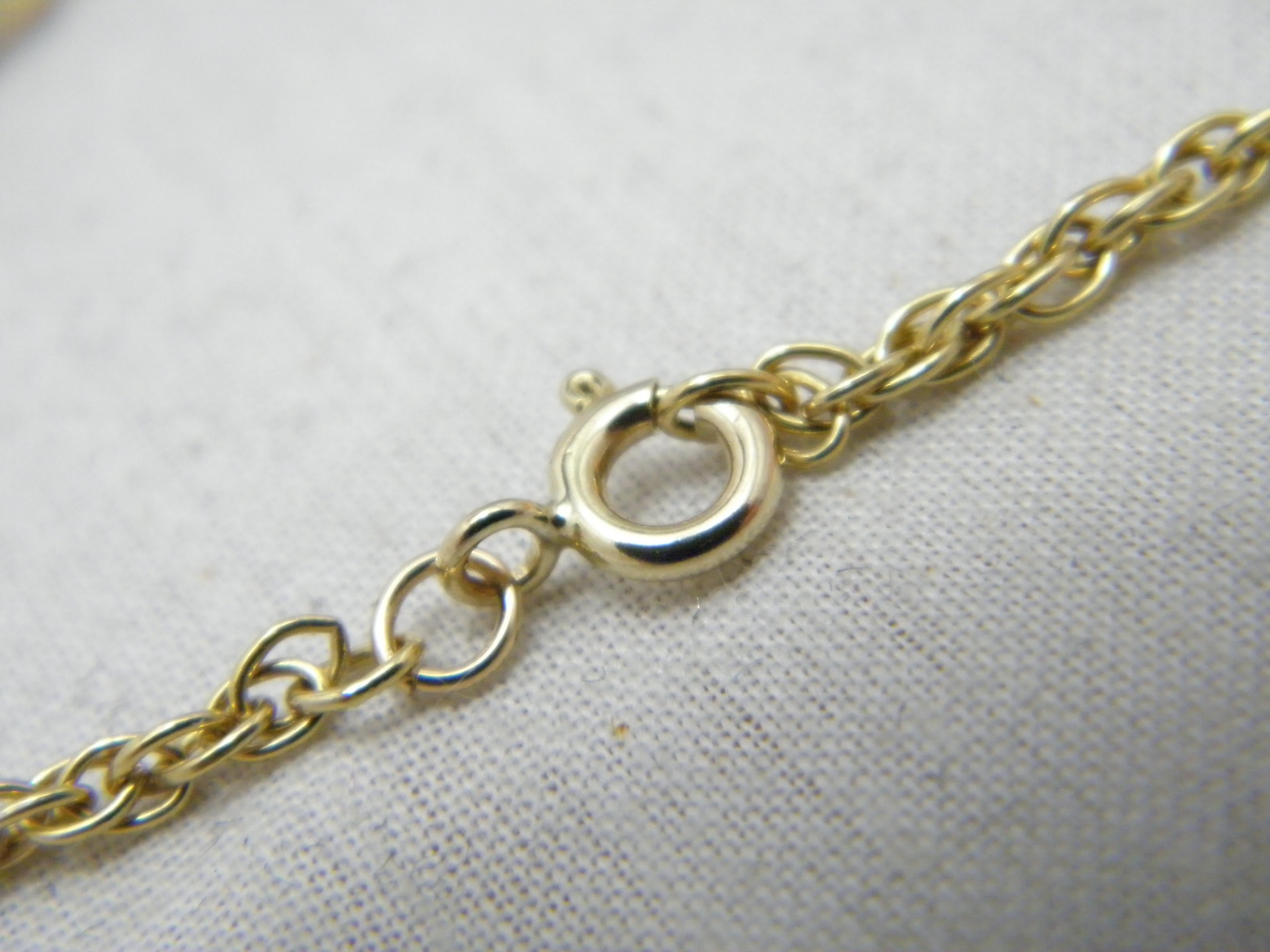 Chaîne collier pendentif vintage Britannia Sovereign en or 9 carats, poids total de 1 oz en vente 5