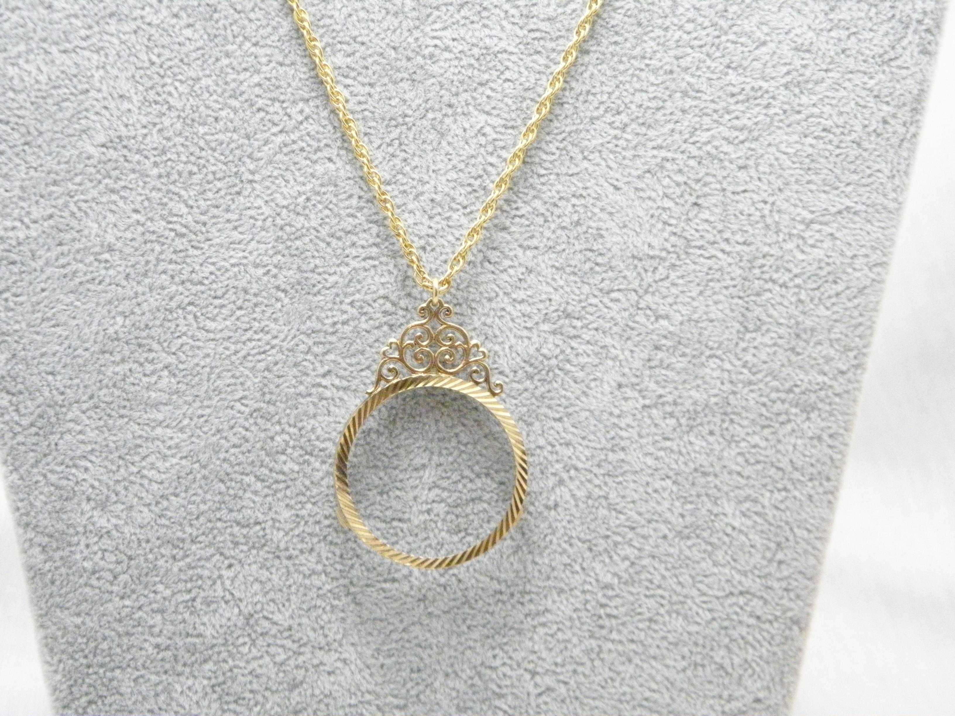 Si vous avez atterri sur cette page, c'est que vous avez l'œil pour la beauté.

L'offre comprend cet incroyable

VINTAGE 9CT GOLD HUGE FULL 1OZ BRITANNIA SOVEREIGN PENDANT NECKLACE

DESCRIPTION DU PENDENTIF
Matériau : Or jaune massif 9ct