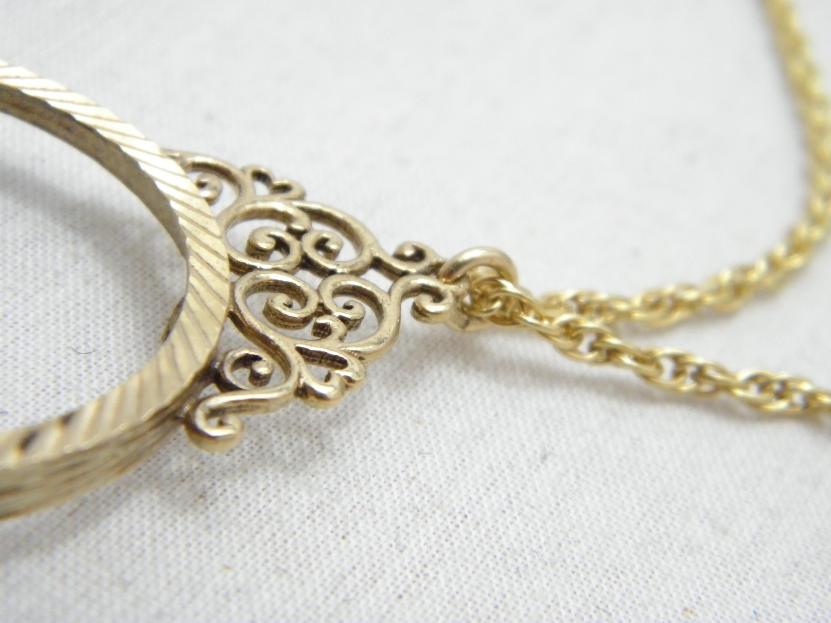 Chaîne collier pendentif vintage Britannia Sovereign en or 9 carats, poids total de 1 oz en vente 3