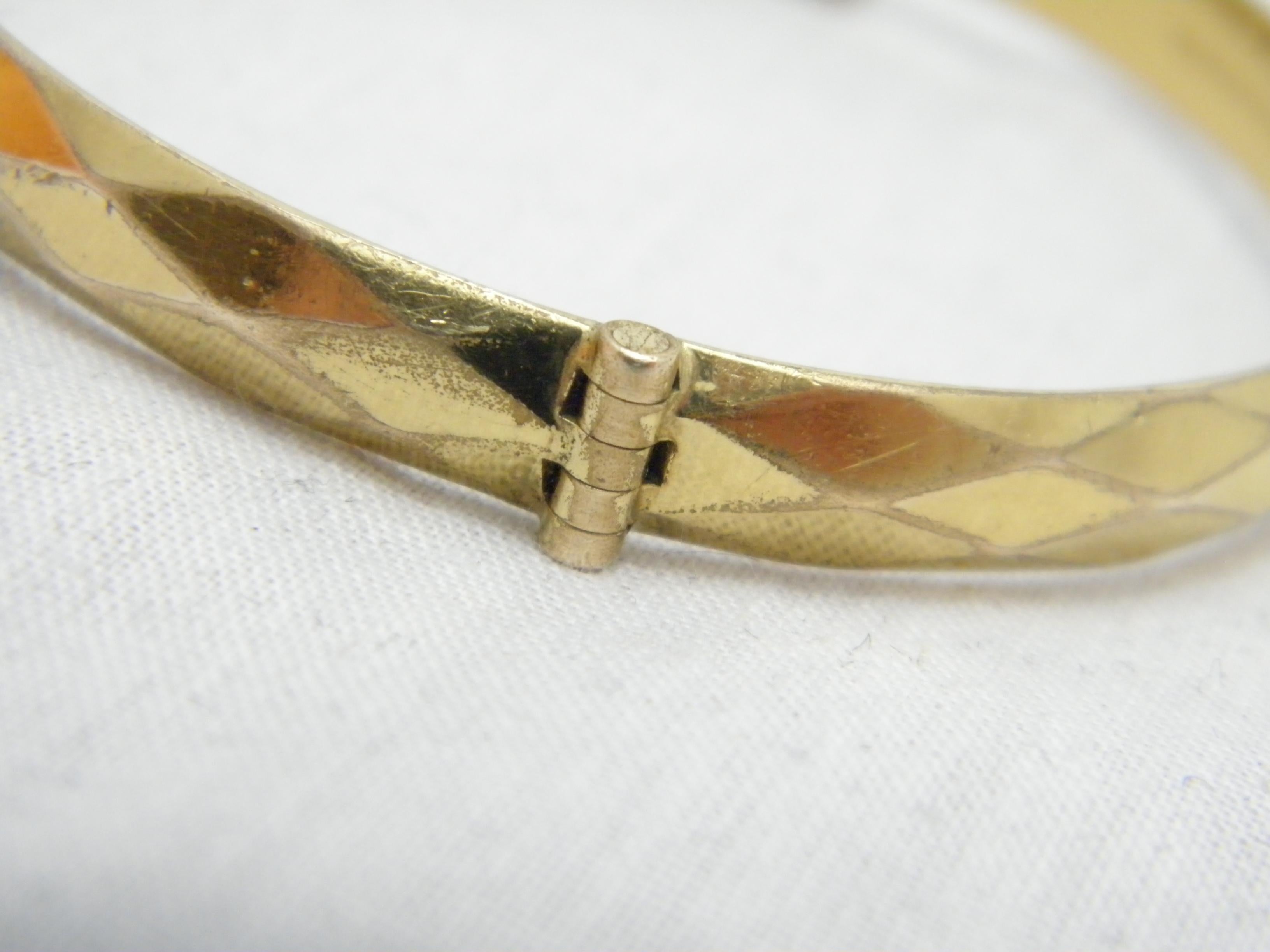 Vintage 9ct Gold 'Metal Cored' Diamond Cut Cuff Hinged Bracelet Bangle 375 In Good Condition For Sale In Camelford, GB