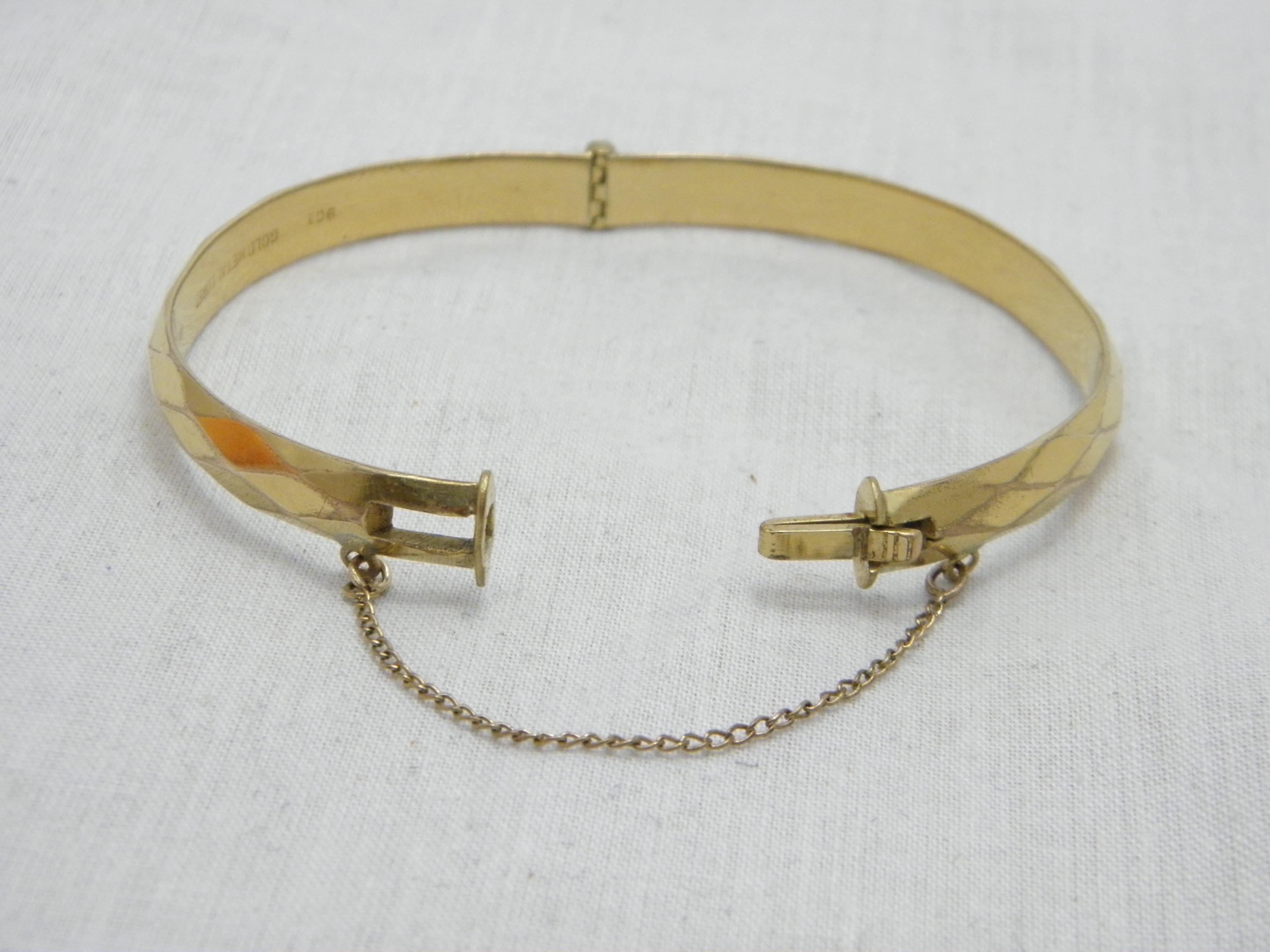 Vintage 9ct Gold 'Metal Cored' Diamond Cut Cuff Hinged Bracelet Bangle 375 For Sale 2