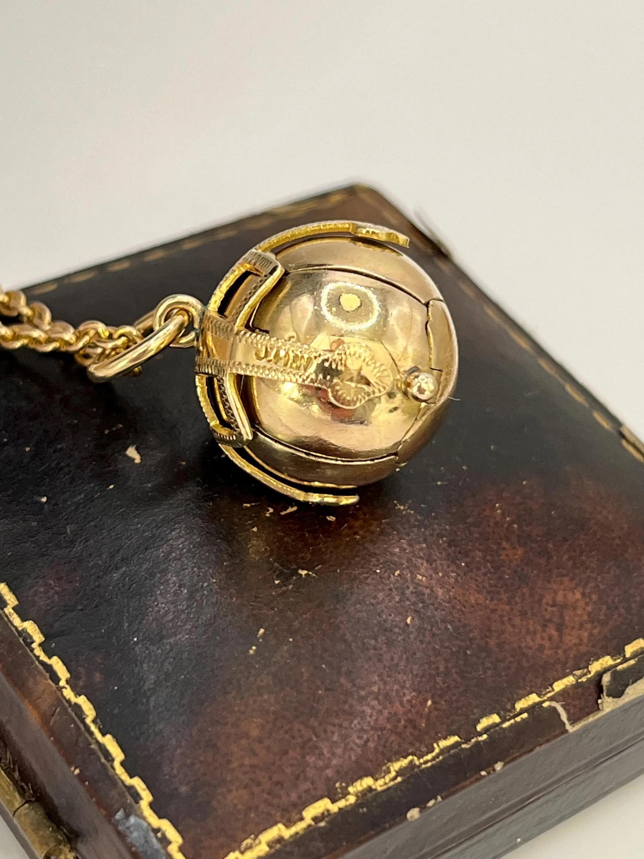 Fob d'epoca in oro 9ct e argento con sfera massonica, circa anni '70 in vendita 2