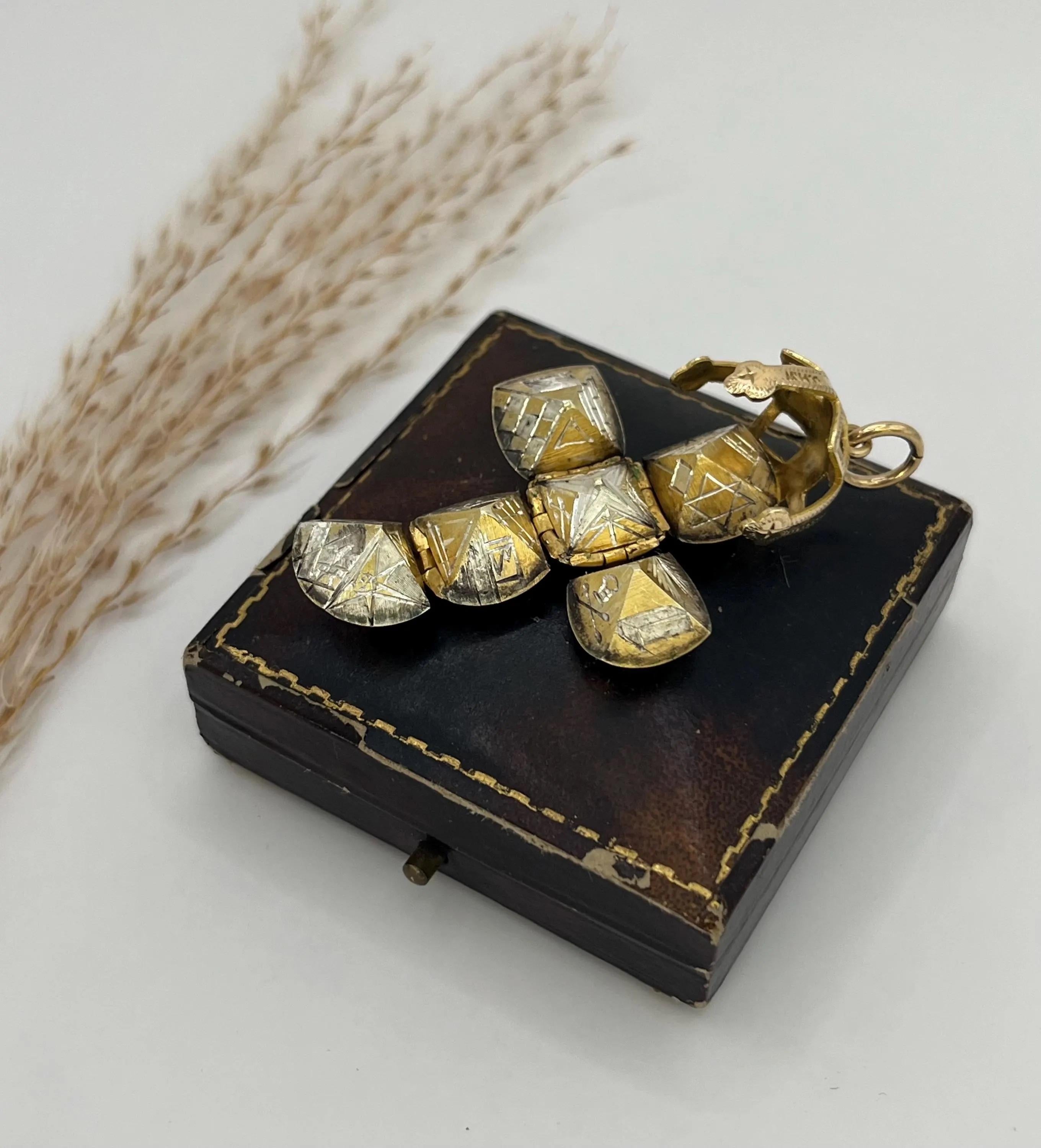 Fob d'epoca in oro 9ct e argento con sfera massonica, circa anni '70 in vendita 4