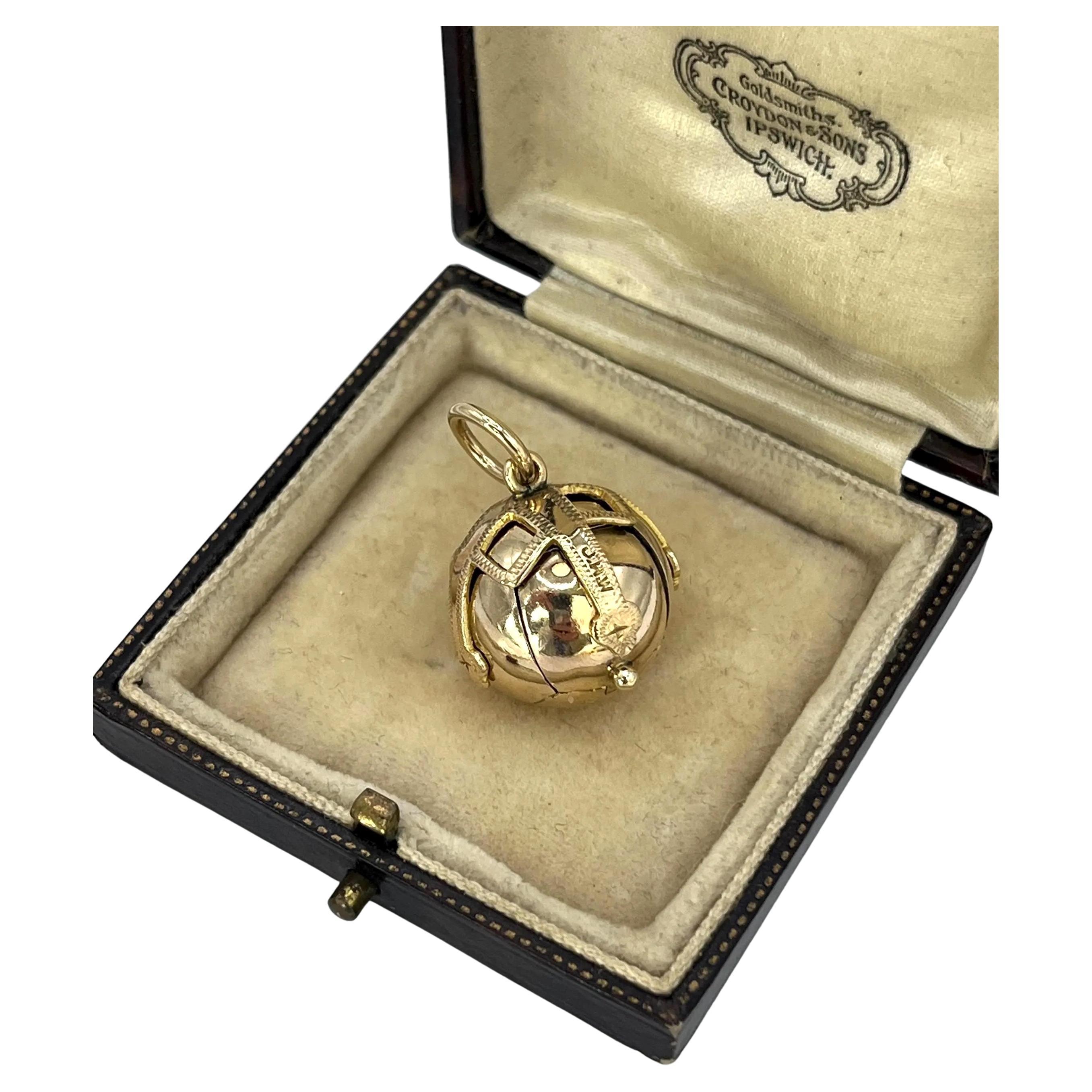 Fob d'epoca in oro 9ct e argento con sfera massonica, circa anni '70