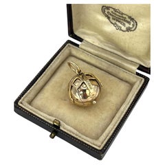 Fob d'epoca in oro 9ct e argento con sfera massonica, circa anni '70