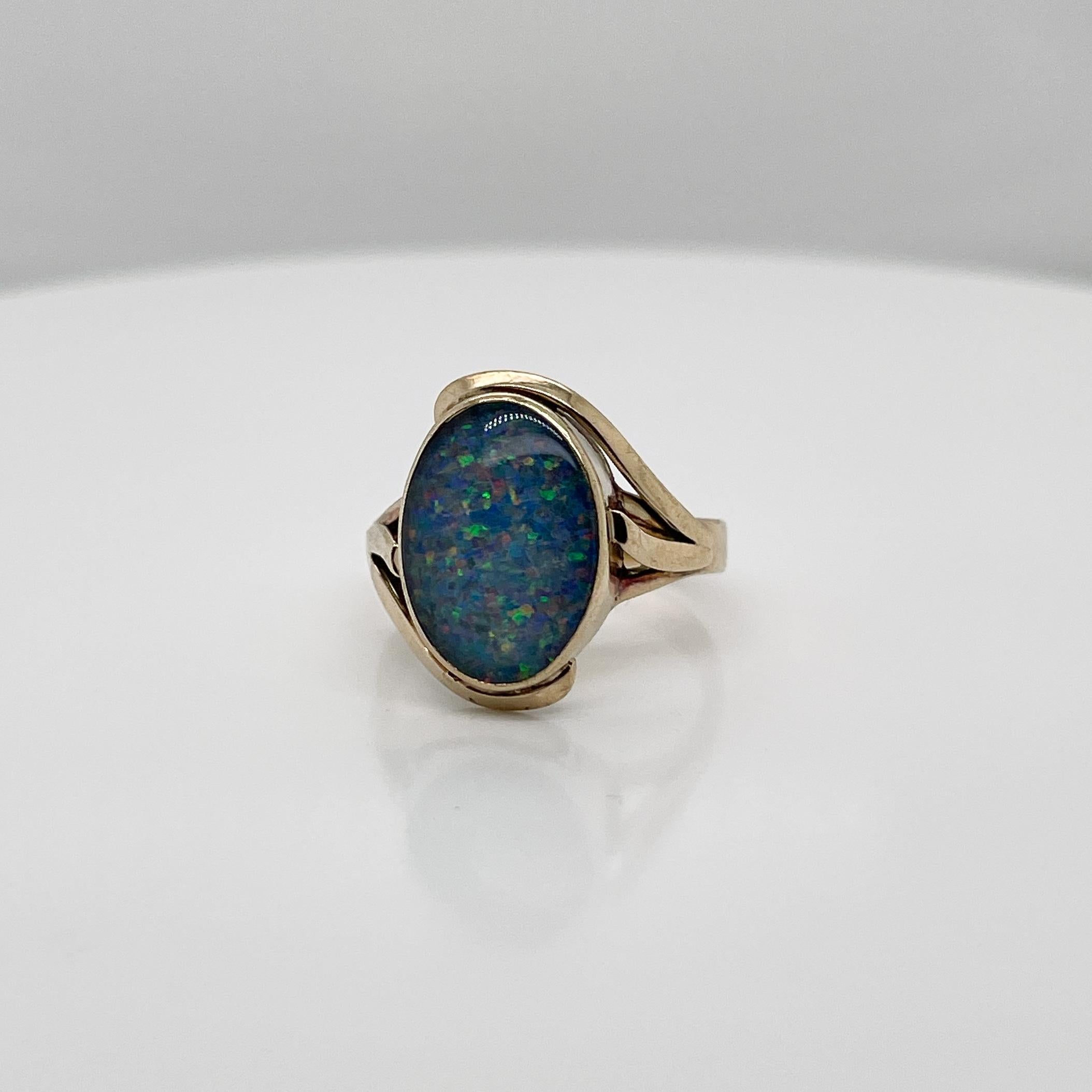 Ring im Siegelstil, 9 Karat Gold & Opal Doublet (Cabochon) im Angebot