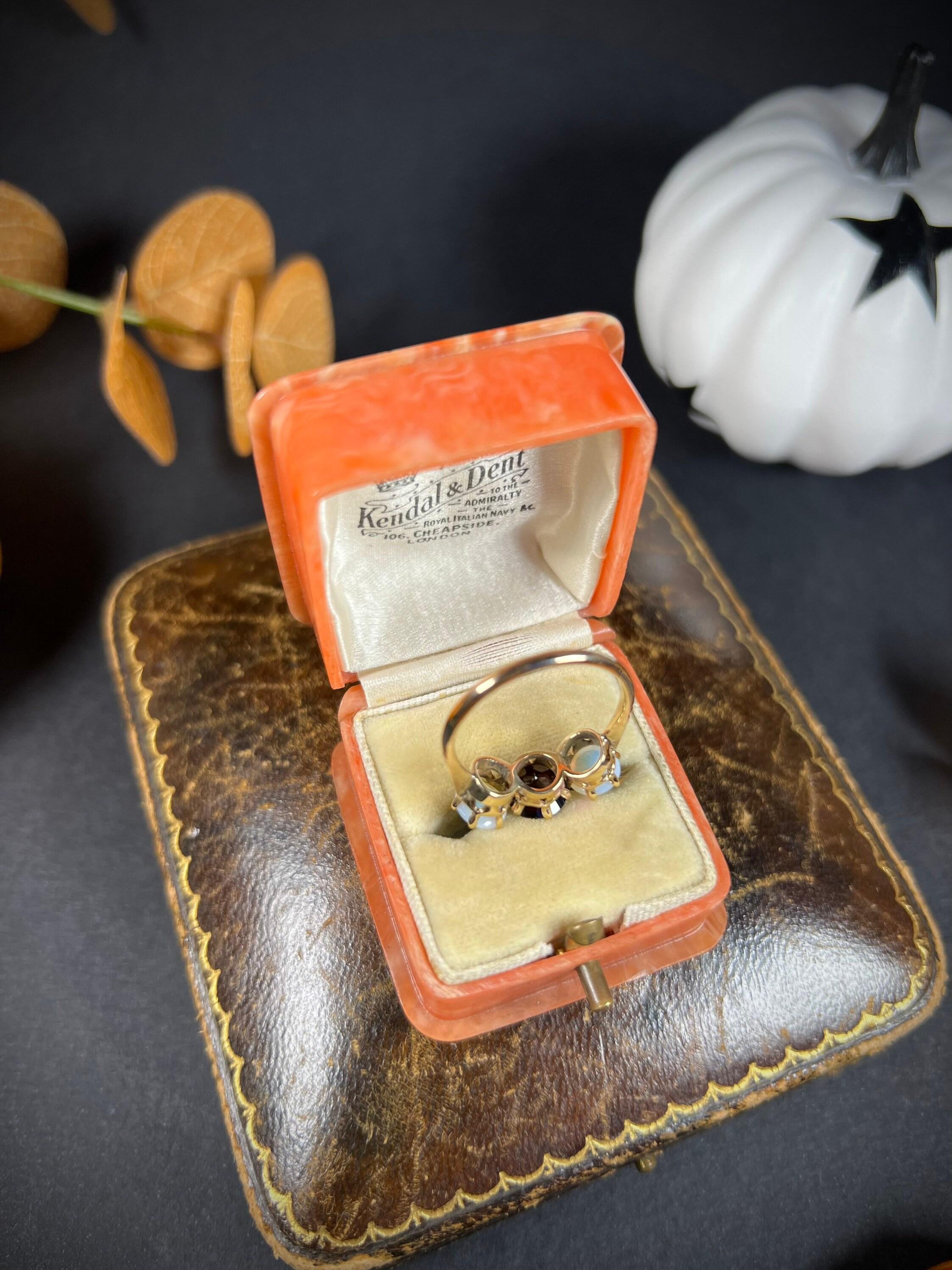 Vintage 9ct Gold Opal & Garnet 3 Stone Ring For Sale 1