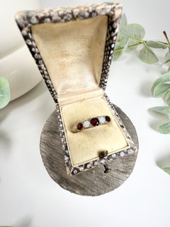 Vintage 9ct Gold Opal & Garnet 5 Stone Victorian Style Carved Ring