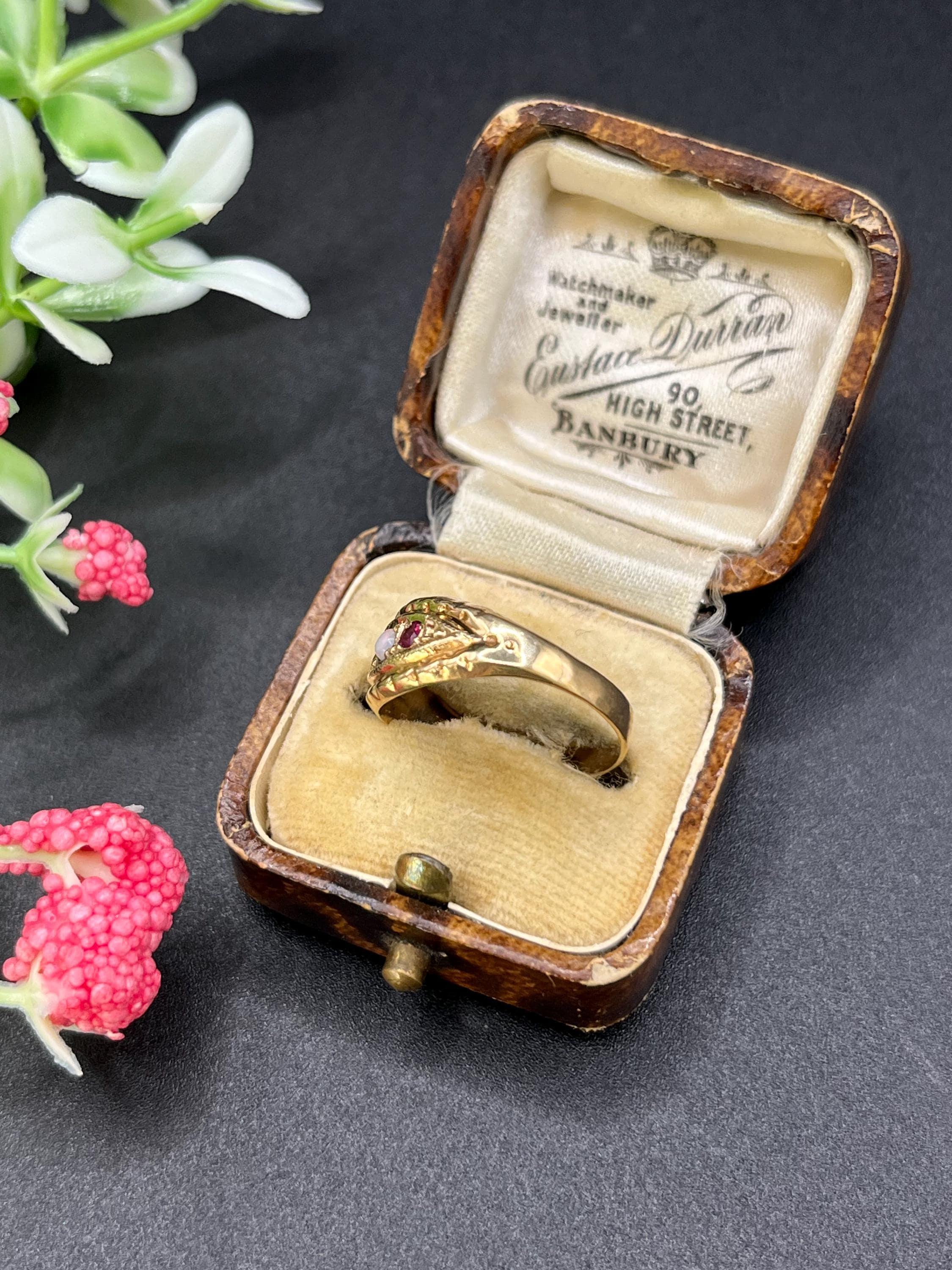 Bague vintage en or 9ct, opale et rubis, poinçonnée Birmingham 1987 en vente 1