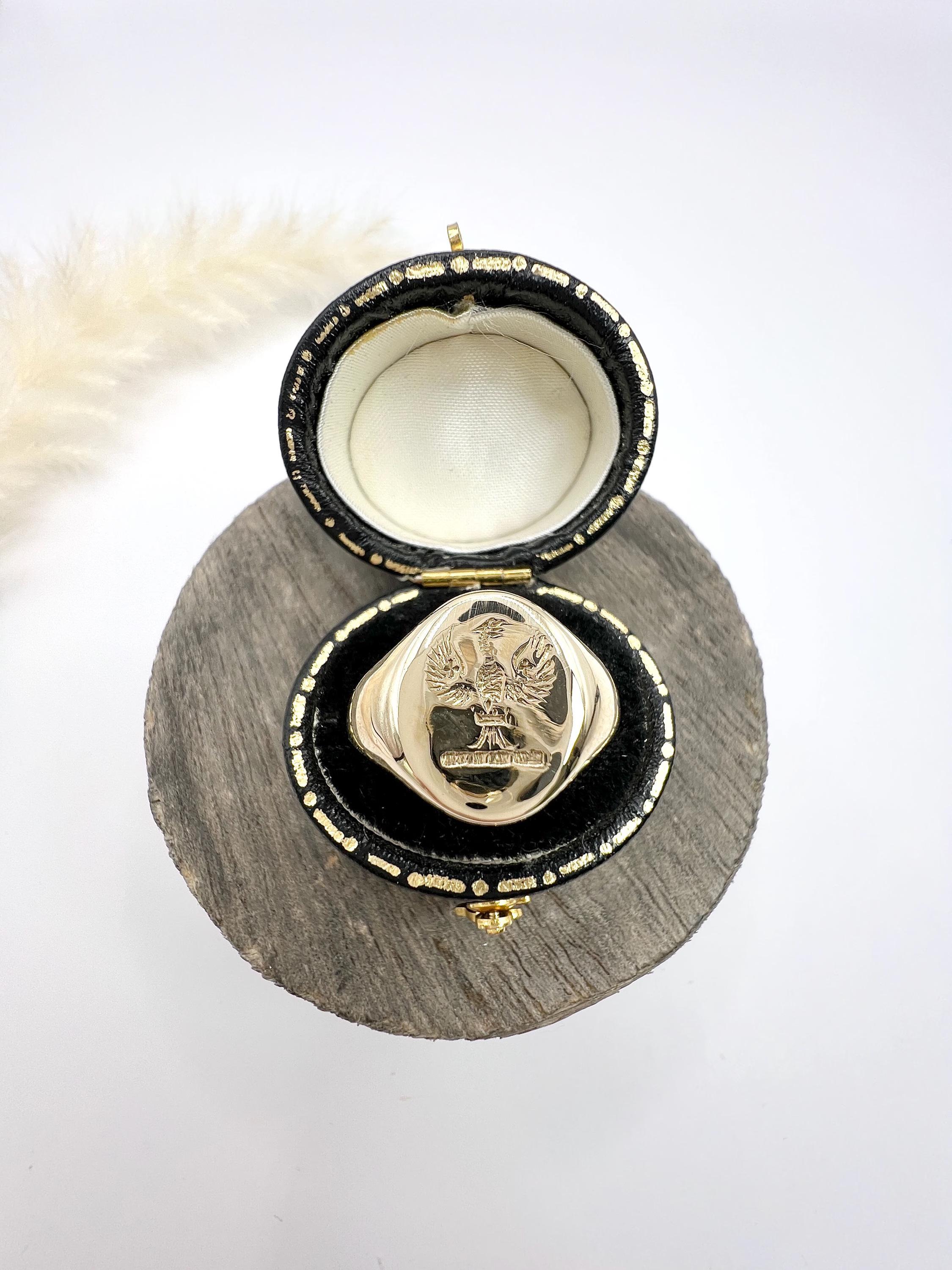 Anello con sigillo a forma di aquila ovale in oro 9 ct d'epoca, con marchio di garanzia Londra 1974 in vendita 6