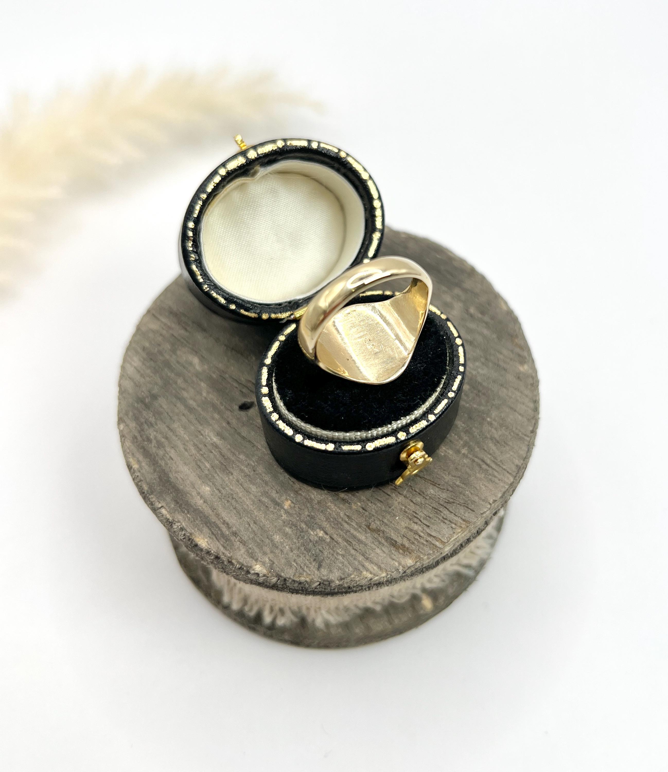 Anello con sigillo a forma di aquila ovale in oro 9 ct d'epoca, con marchio di garanzia Londra 1974 in vendita 3