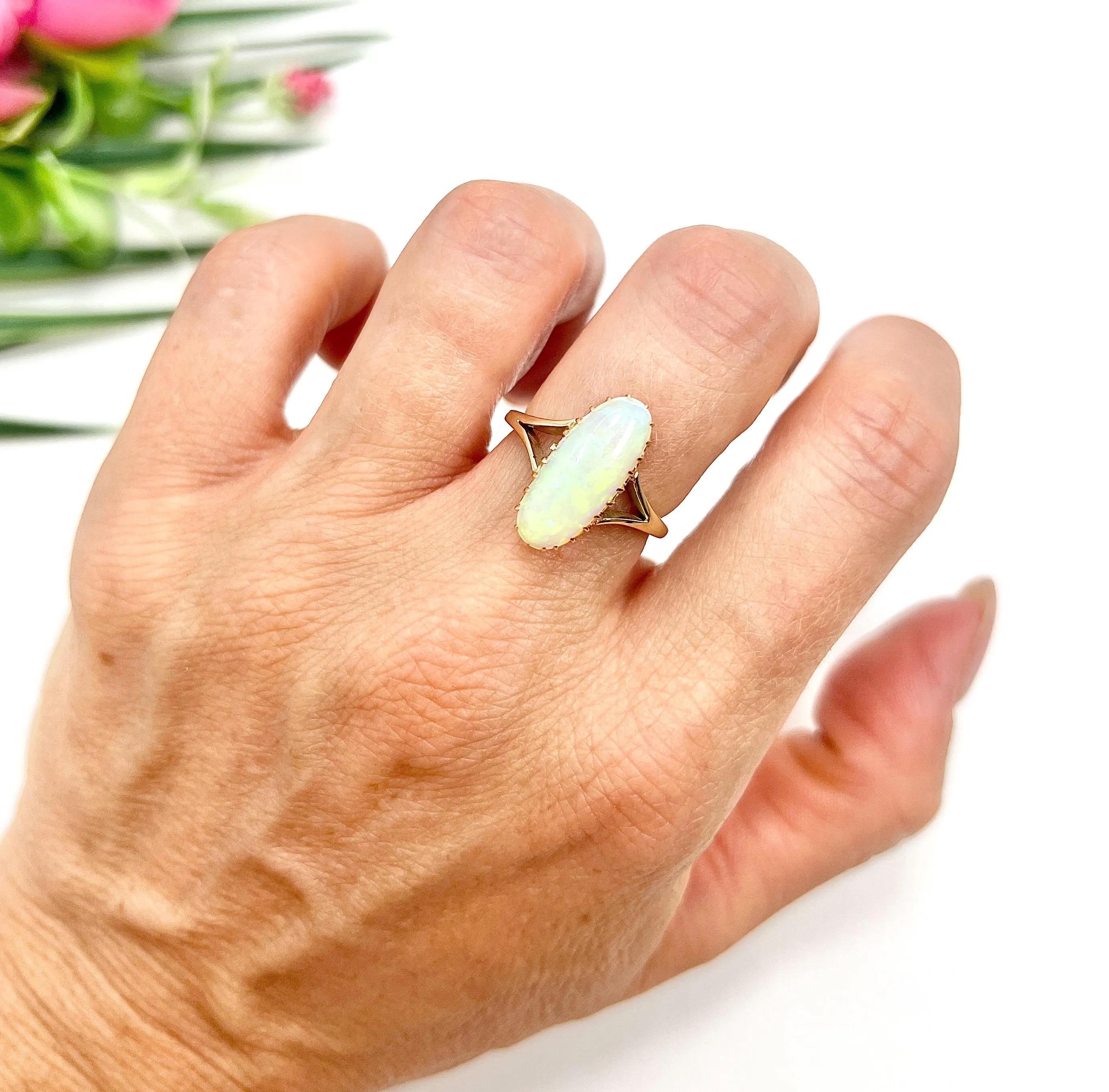 Anello ovale d'oro 9ct d'epoca con spallacci, con marchio di garanzia Londra 1973 in vendita 5