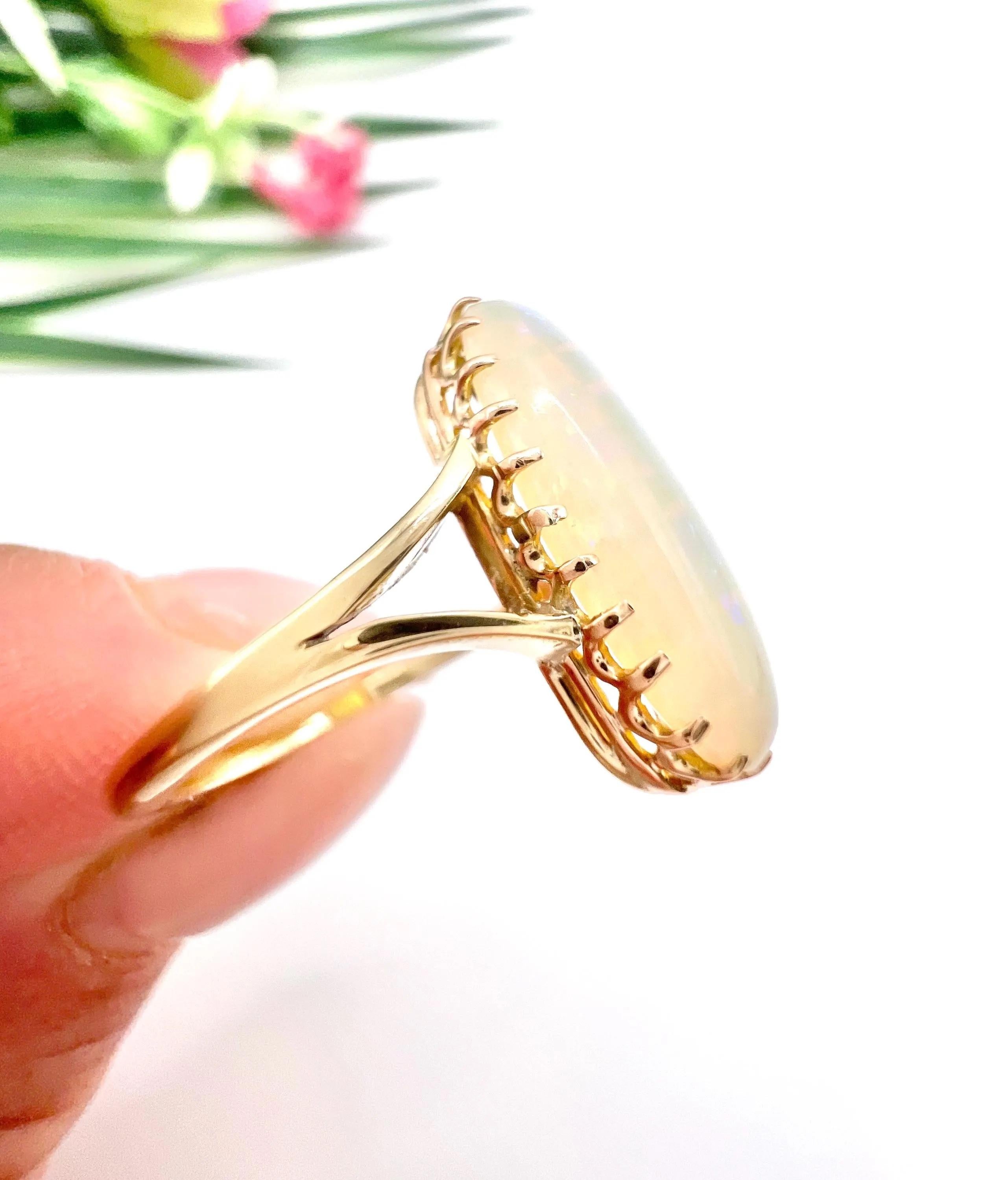 Anello ovale d'oro 9ct d'epoca con spallacci, con marchio di garanzia Londra 1973 in vendita 6