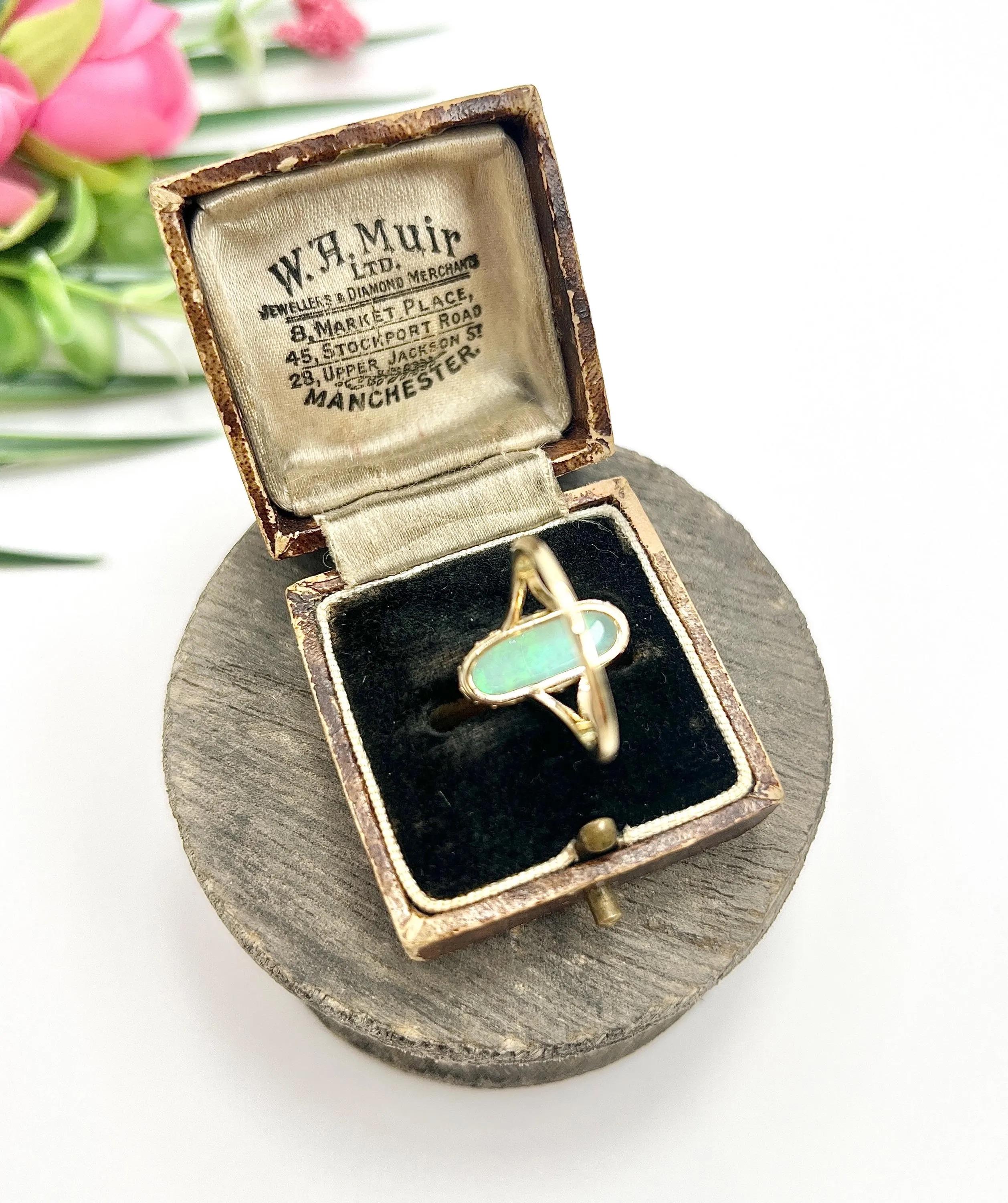 da uomo o donna Anello ovale d'oro 9ct d'epoca con spallacci, con marchio di garanzia Londra 1973 in vendita