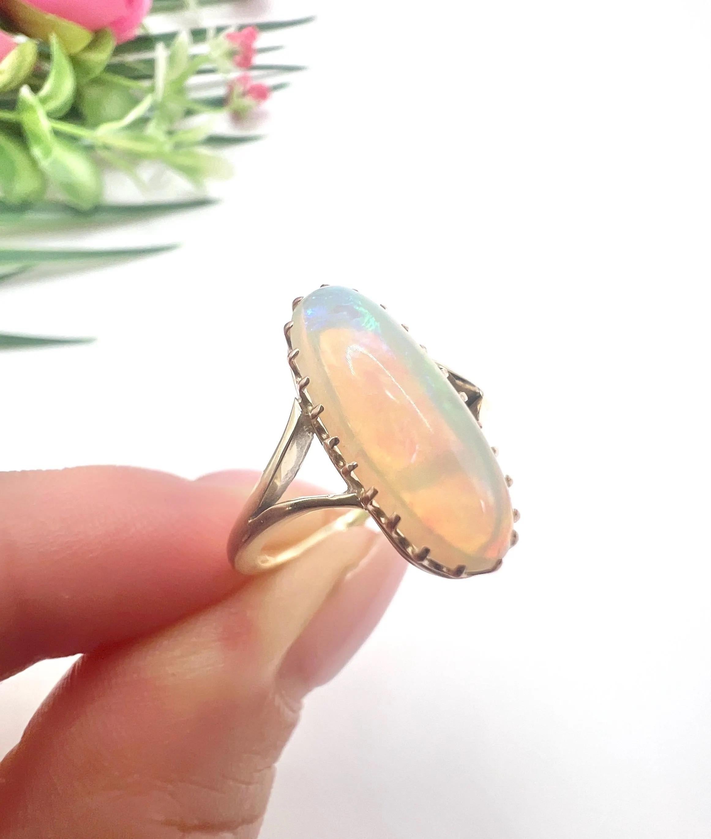 Anello ovale d'oro 9ct d'epoca con spallacci, con marchio di garanzia Londra 1973 in vendita 3