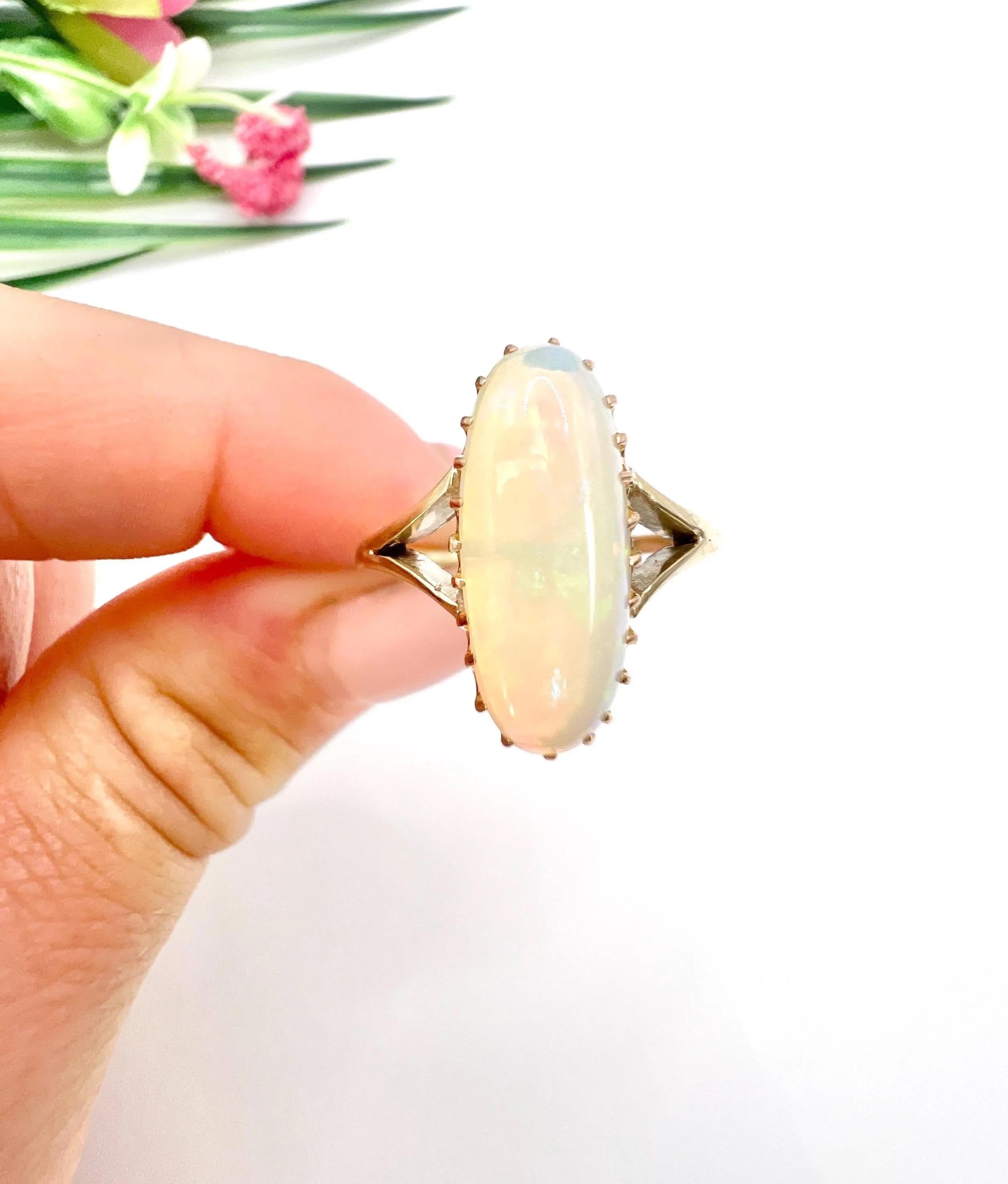 Anello ovale d'oro 9ct d'epoca con spallacci, con marchio di garanzia Londra 1973 in vendita 4