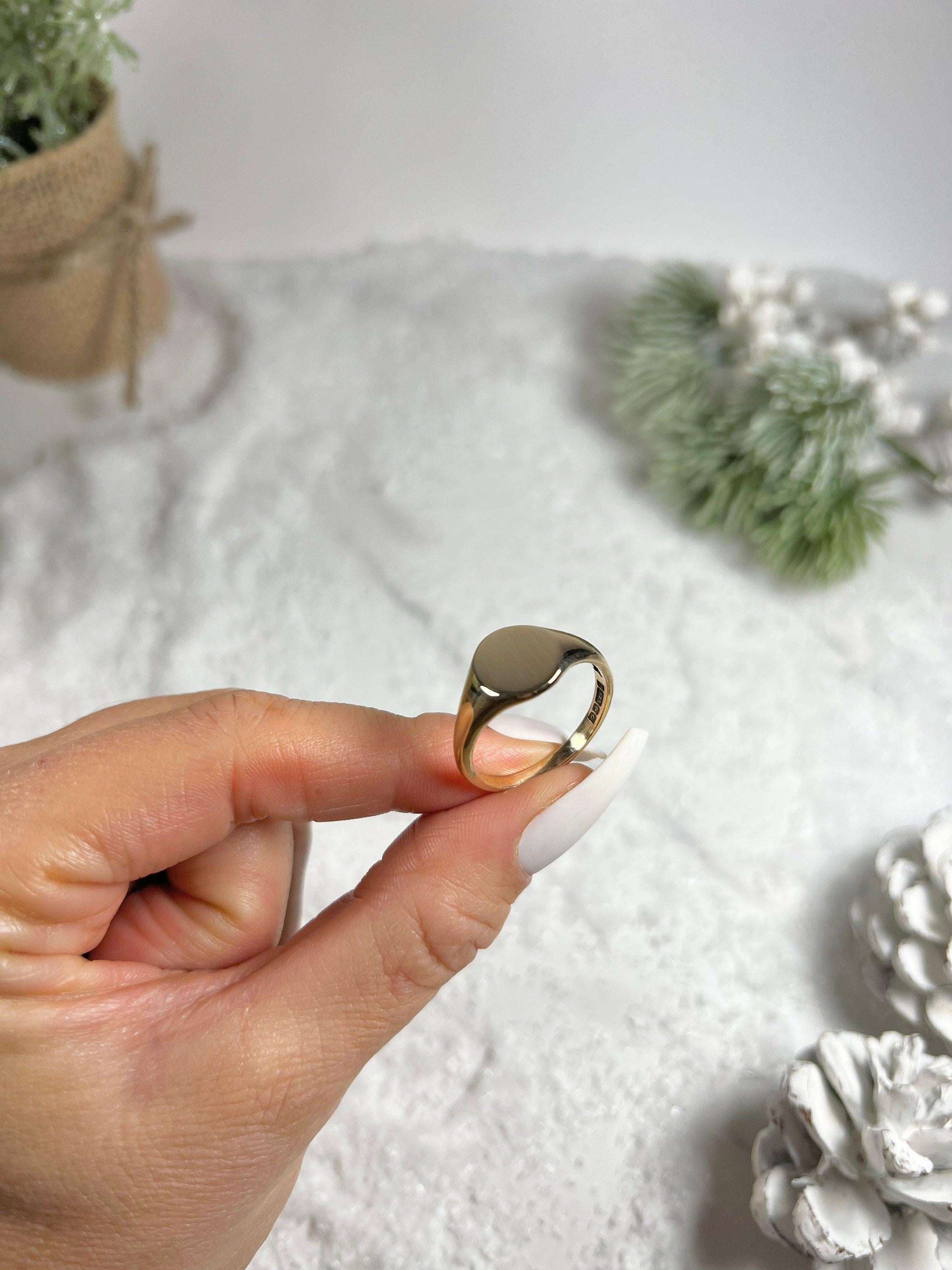 Vintage 9ct Gold Oval Signet Ring Hallmarked Birmingham 1963 For Sale 2