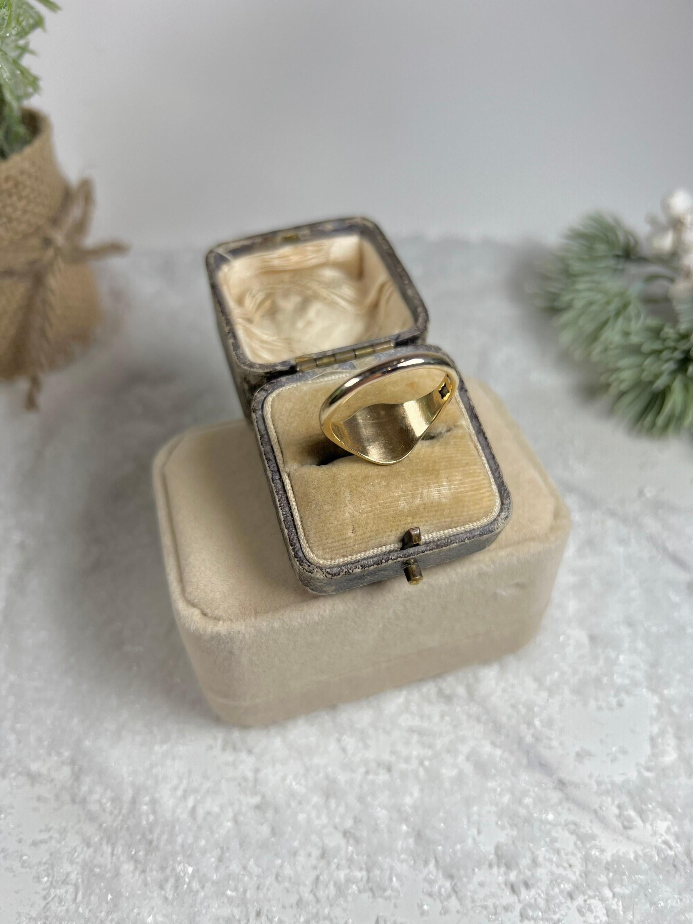 Vintage 9ct Gold Oval Signet Ring Hallmarked Birmingham 1963 For Sale 3