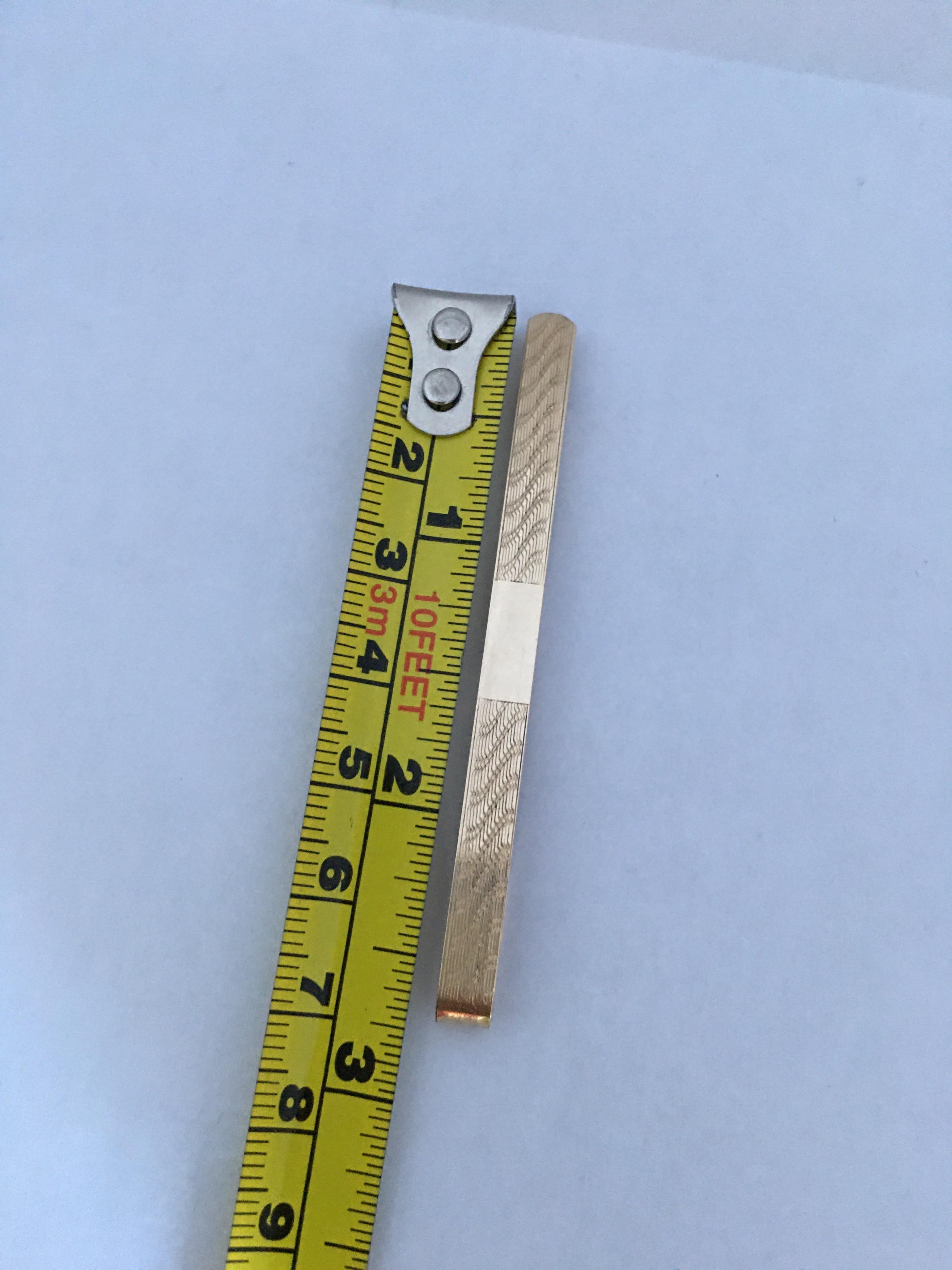 Women's or Men's Vintage 9 Carat Gold Patterned Tie Clip For Sale