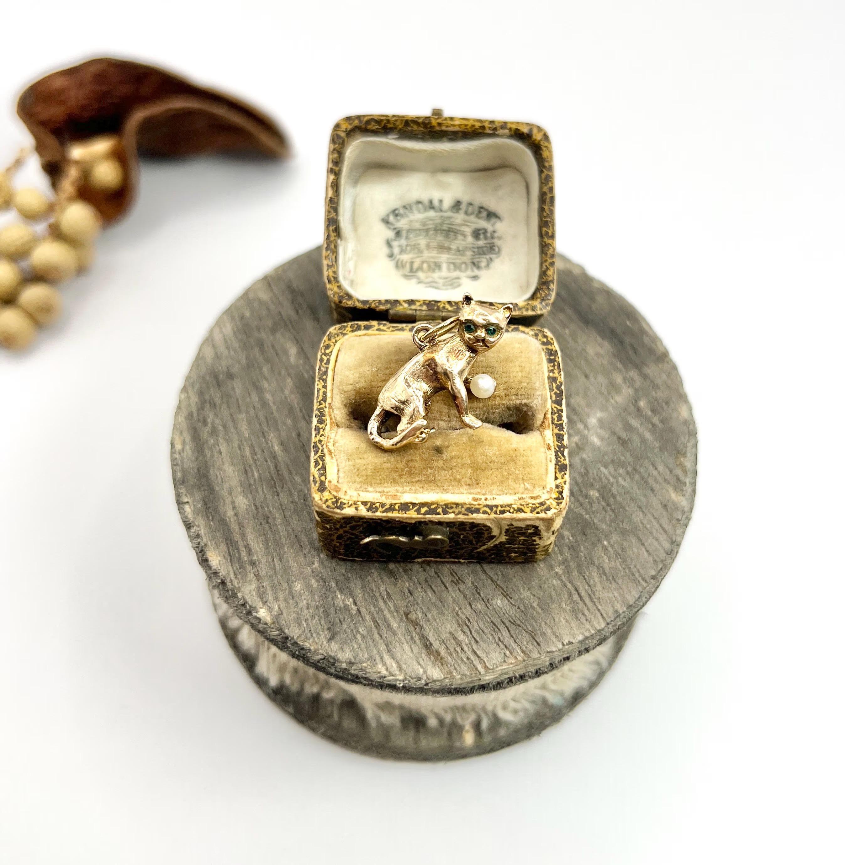 Vintage 9ct Gold, Pearl Cat Pendant, Bracelet Charm, Hallmarked Birmingham 1878 For Sale 5