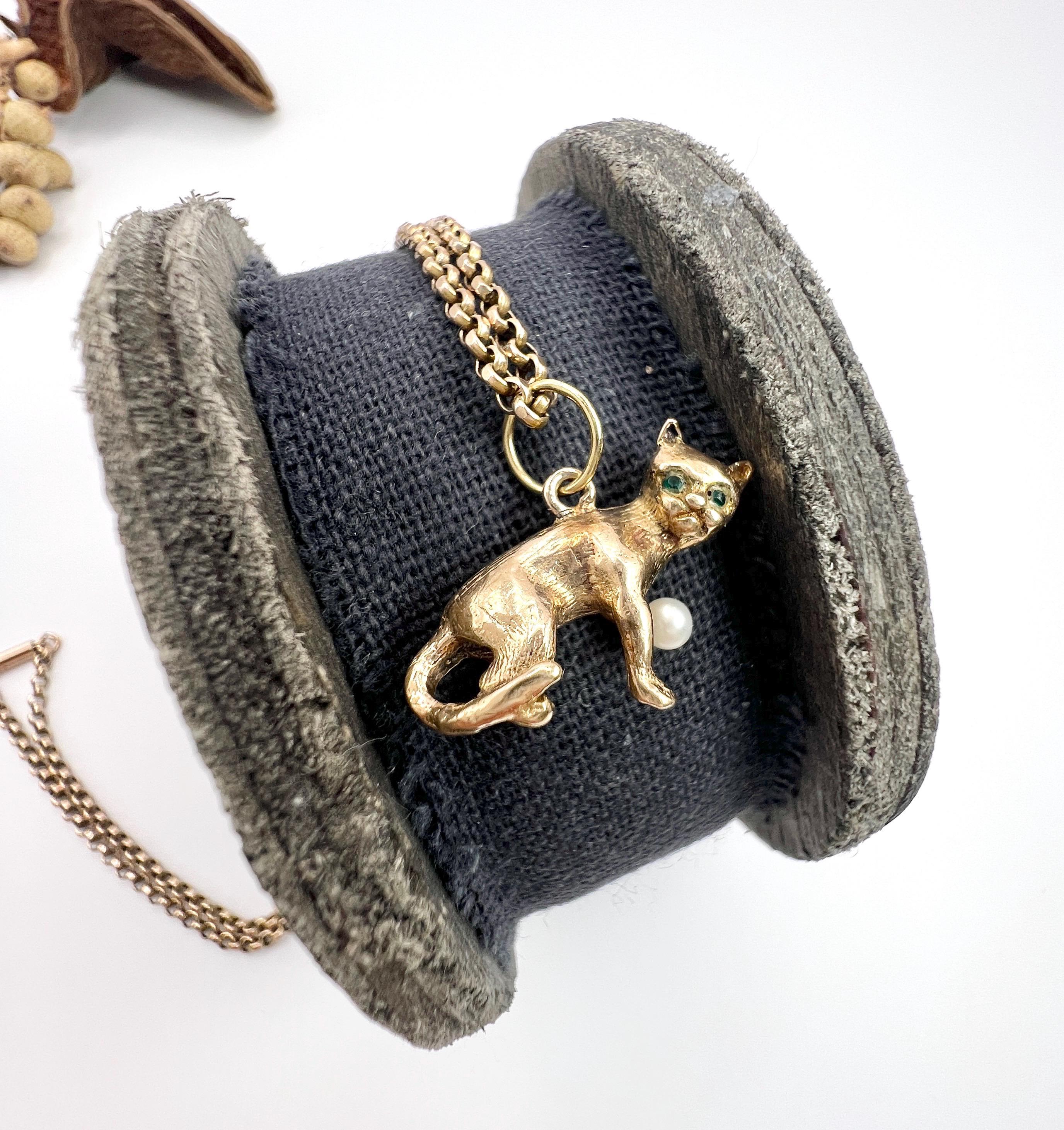 Vintage 9ct Gold, Pearl Cat Pendant, Bracelet Charm, Hallmarked Birmingham 1878 For Sale 2