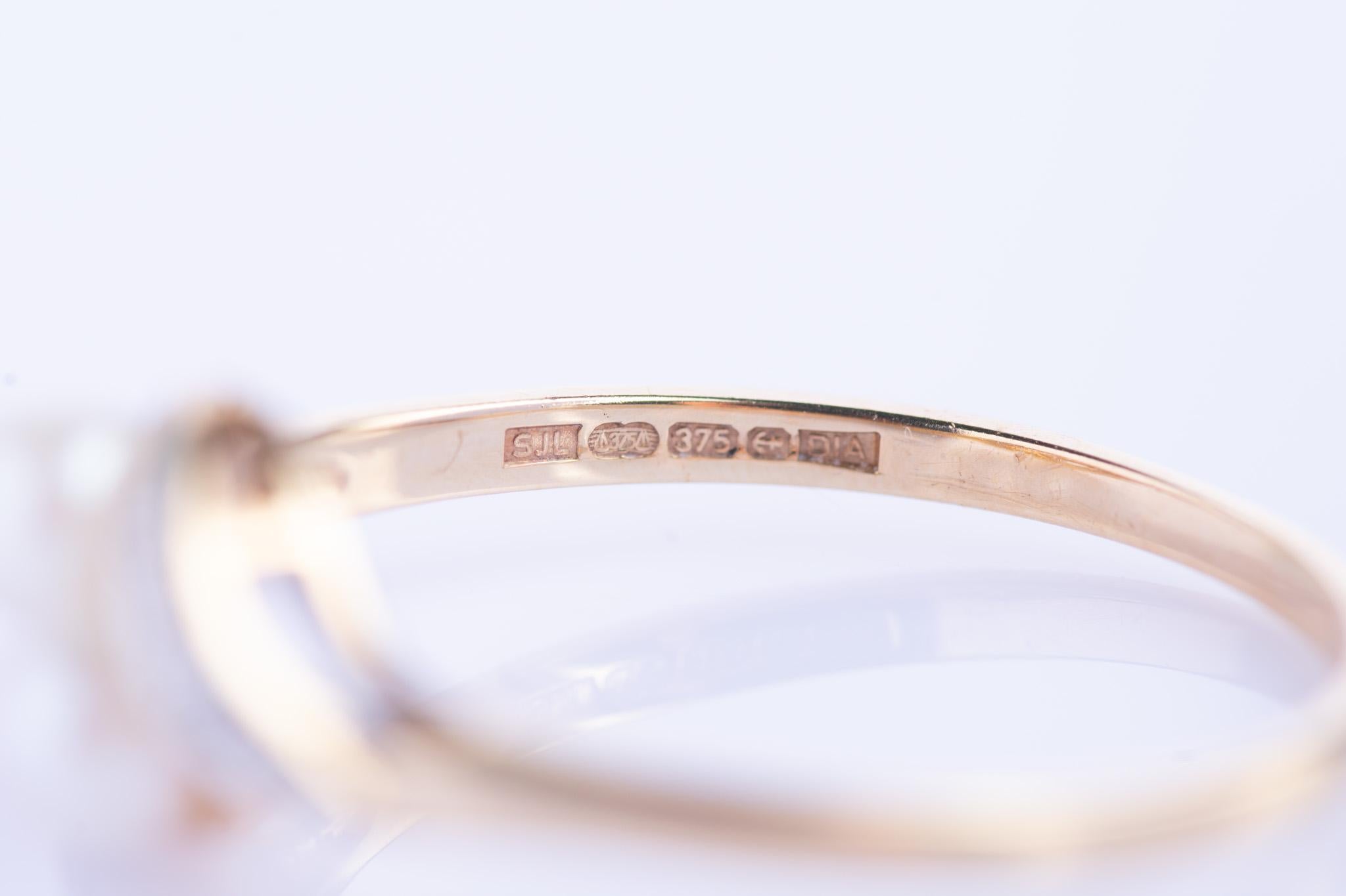 Vintage 9ct Gold Pearl & Diamond Crossover Ring In Excellent Condition For Sale In Portland, England
