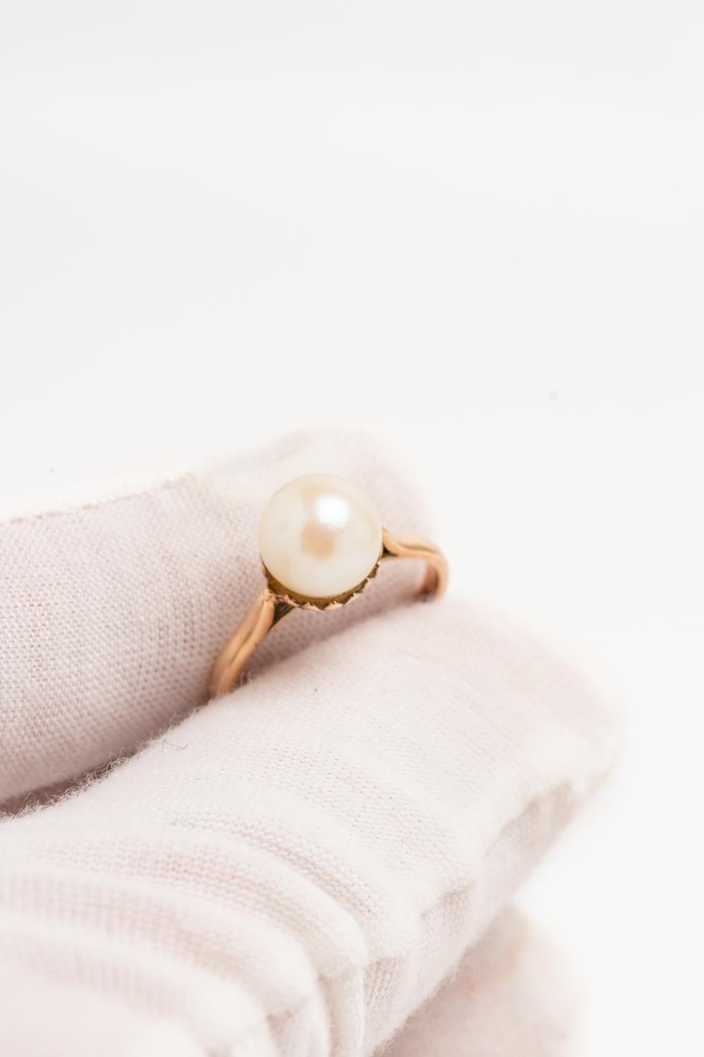 Vintage 9ct Gold Pearl Ring For Sale 3